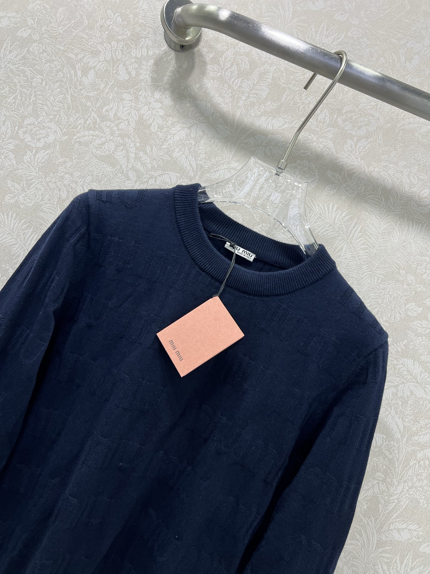 🔥🔥Miumi*25新款圆领套头针织羊衫 整体miu字母提花 袖口下摆红白条撞色 独家高版出品 真的很难