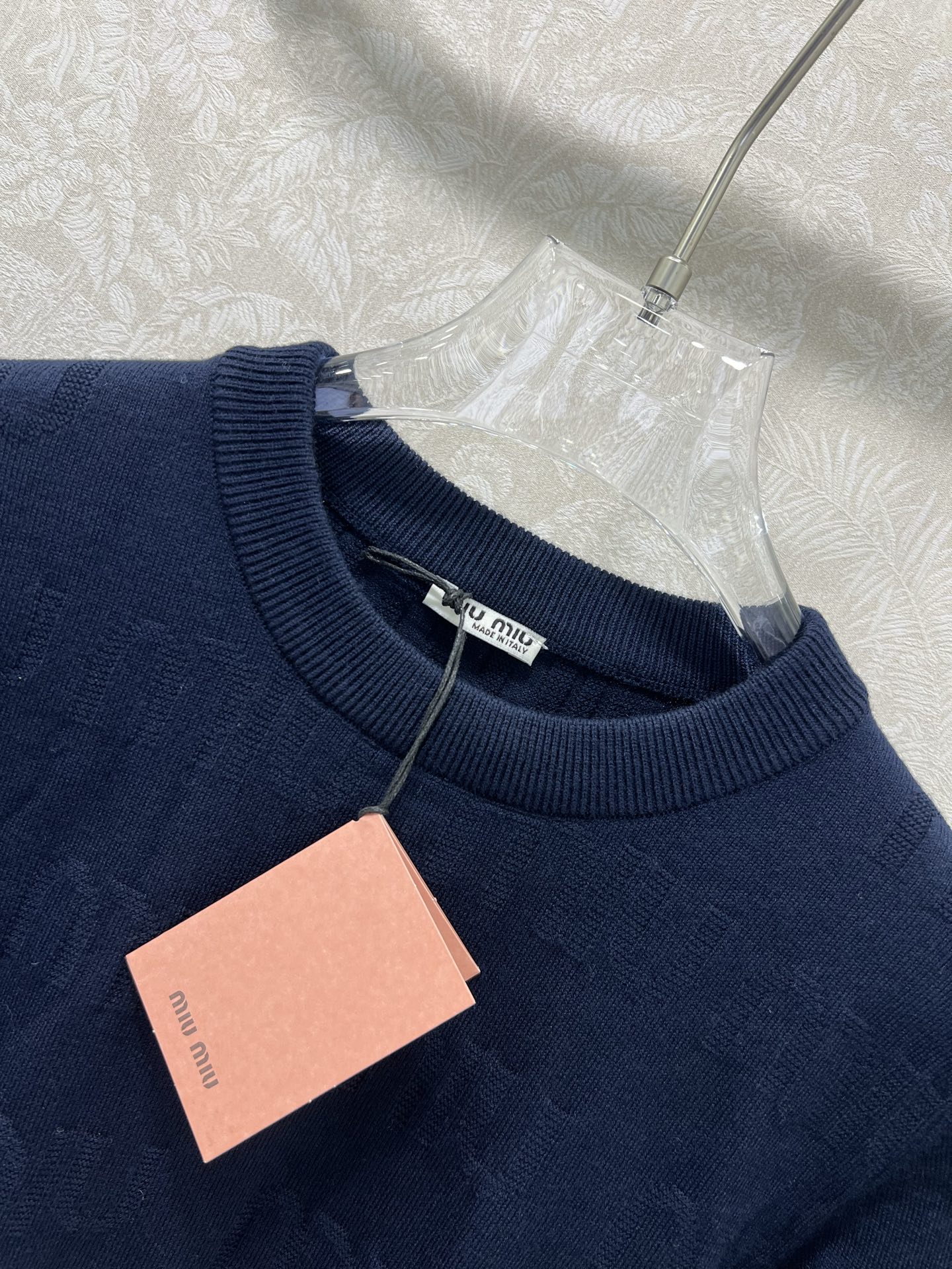 🔥🔥Miumi*25新款圆领套头针织羊衫 整体miu字母提花 袖口下摆红白条撞色 独家高版出品 真的很难