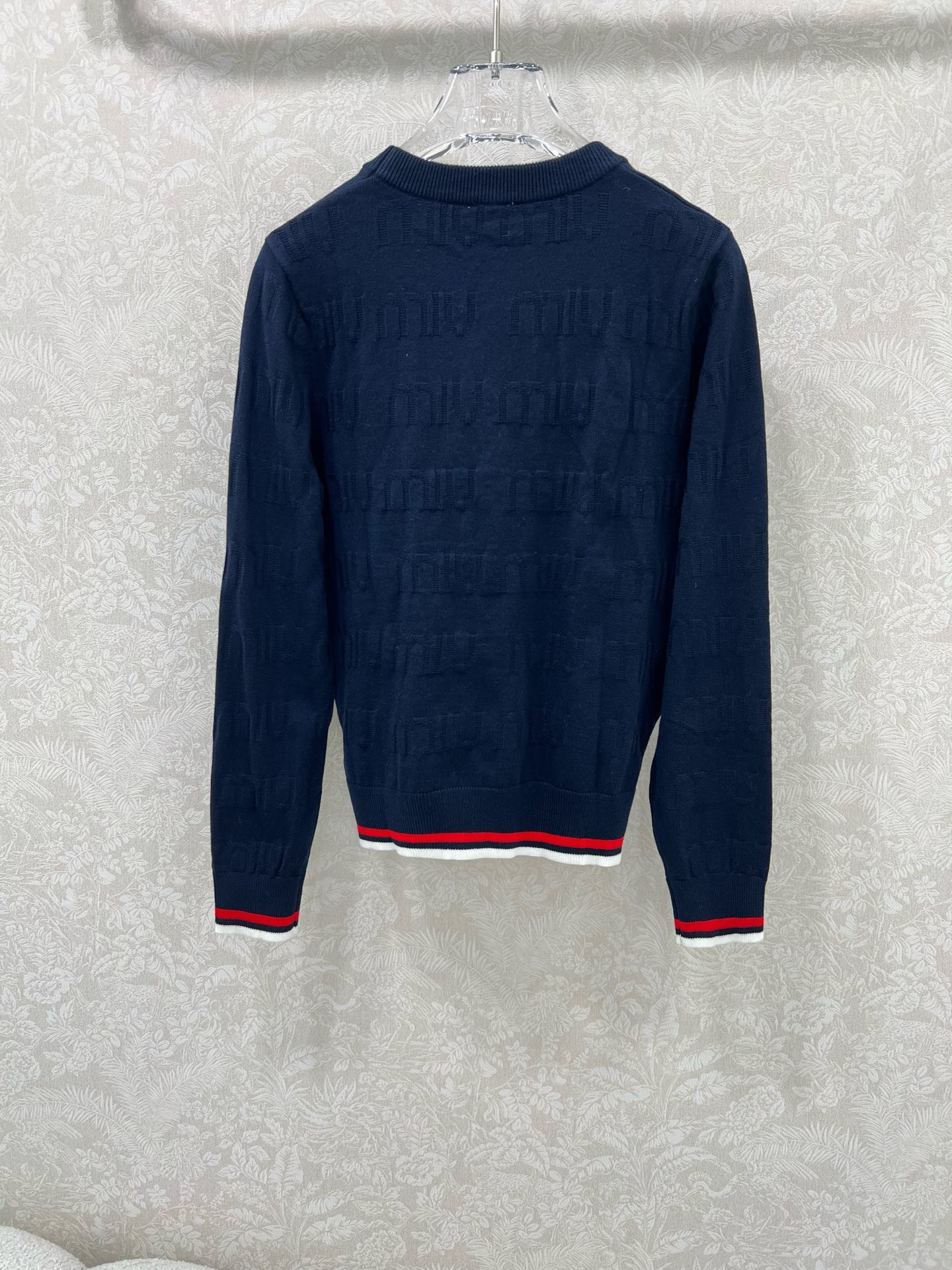 🔥🔥Miumi*25新款圆领套头针织羊衫 整体miu字母提花 袖口下摆红白条撞色 独家高版出品 真的很难