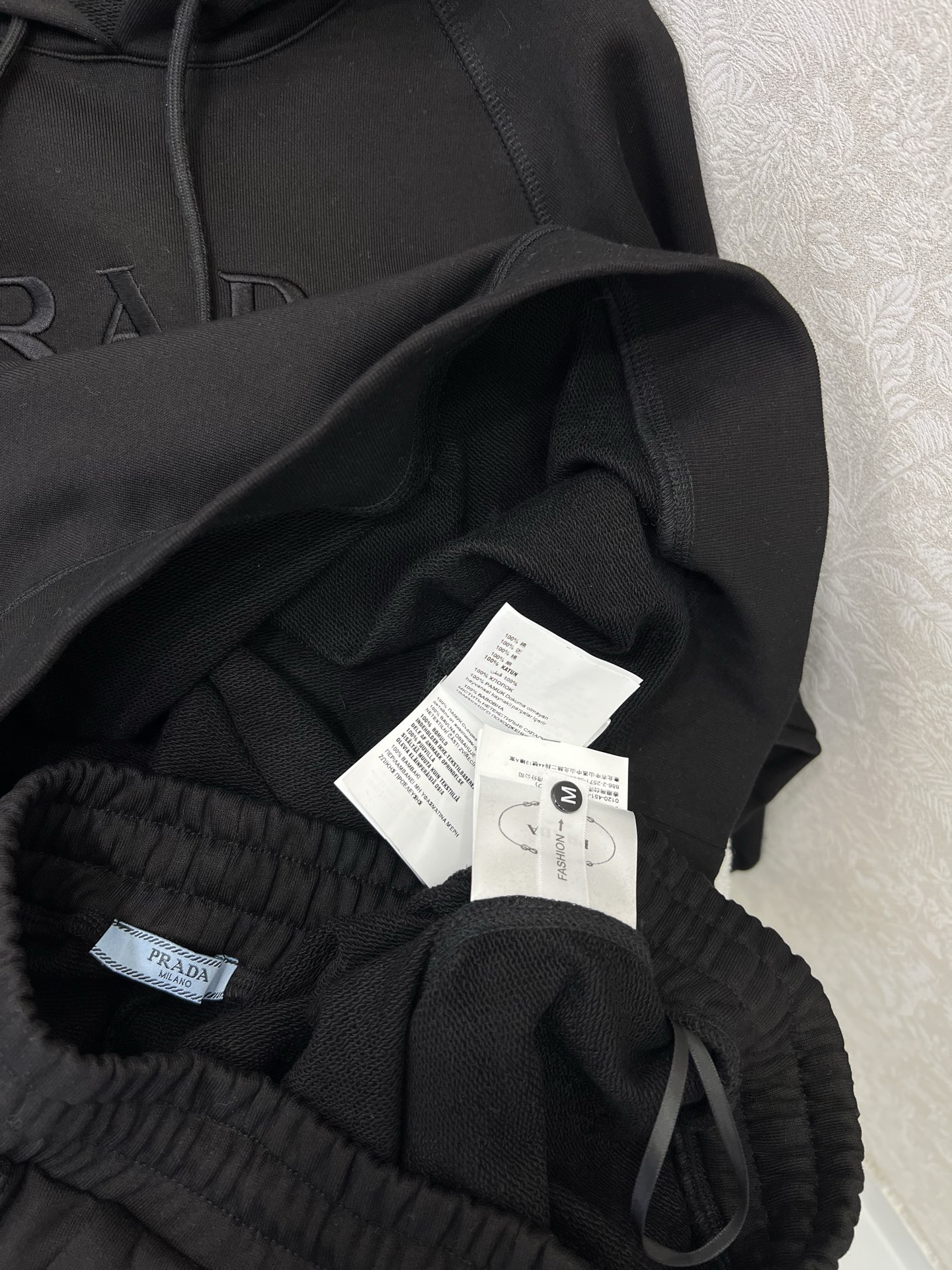 🔥🔥 PRAD*25早秋新款套装 连帽胸前字母刺绣宽松卫衣➕束脚长裤的组合 上衣经典logo刺绣休闲复古