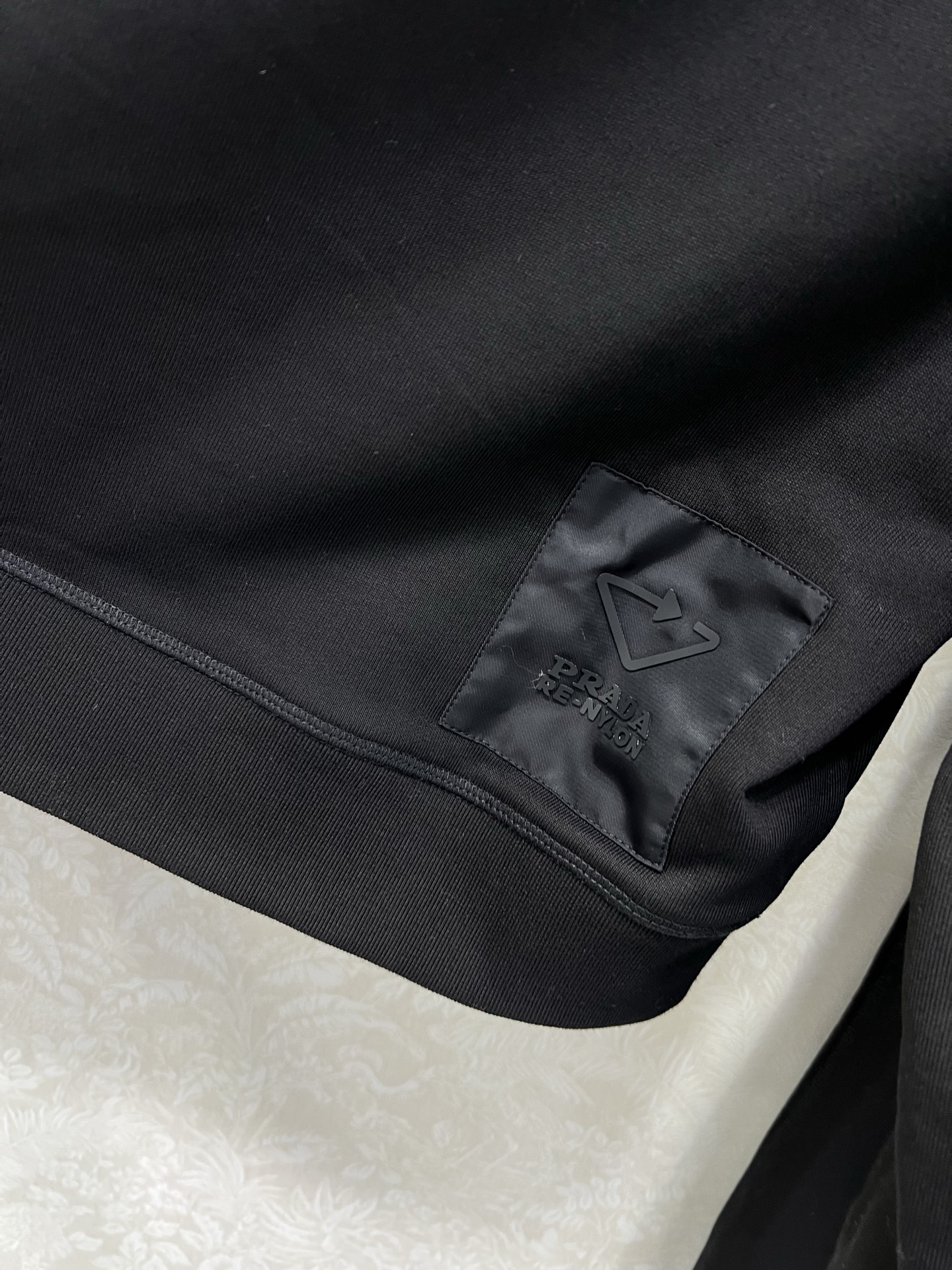 🔥🔥 PRAD*25早秋新款套装 连帽胸前字母刺绣宽松卫衣➕束脚长裤的组合 上衣经典logo刺绣休闲复古