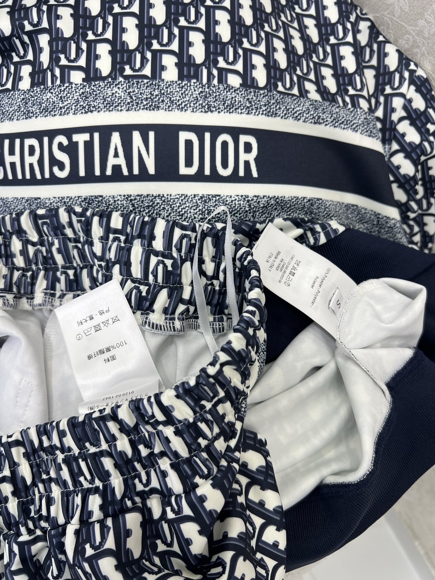 🔥🔥 Dio*25新款休闲运动套装 整套出售 圆领长袖套头➕阔腿长裤的组合 上衣裤子均以D字母老花log