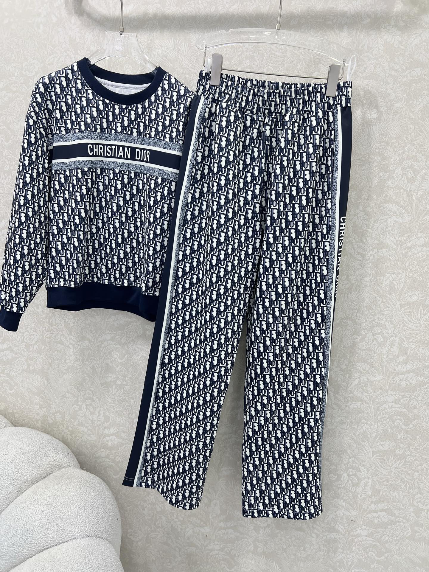 🔥🔥 Dio*25新款休闲运动套装 整套出售 圆领长袖套头➕阔腿长裤的组合 上衣裤子均以D字母老花log