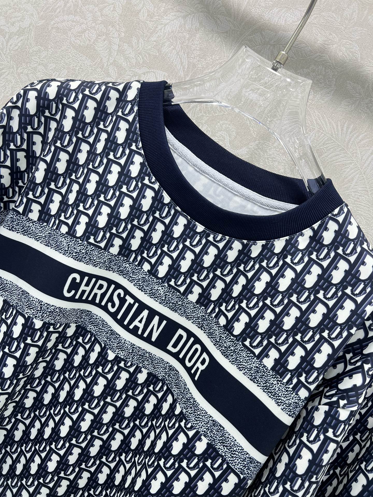 🔥🔥 Dio*25新款休闲运动套装 整套出售 圆领长袖套头➕阔腿长裤的组合 上衣裤子均以D字母老花log