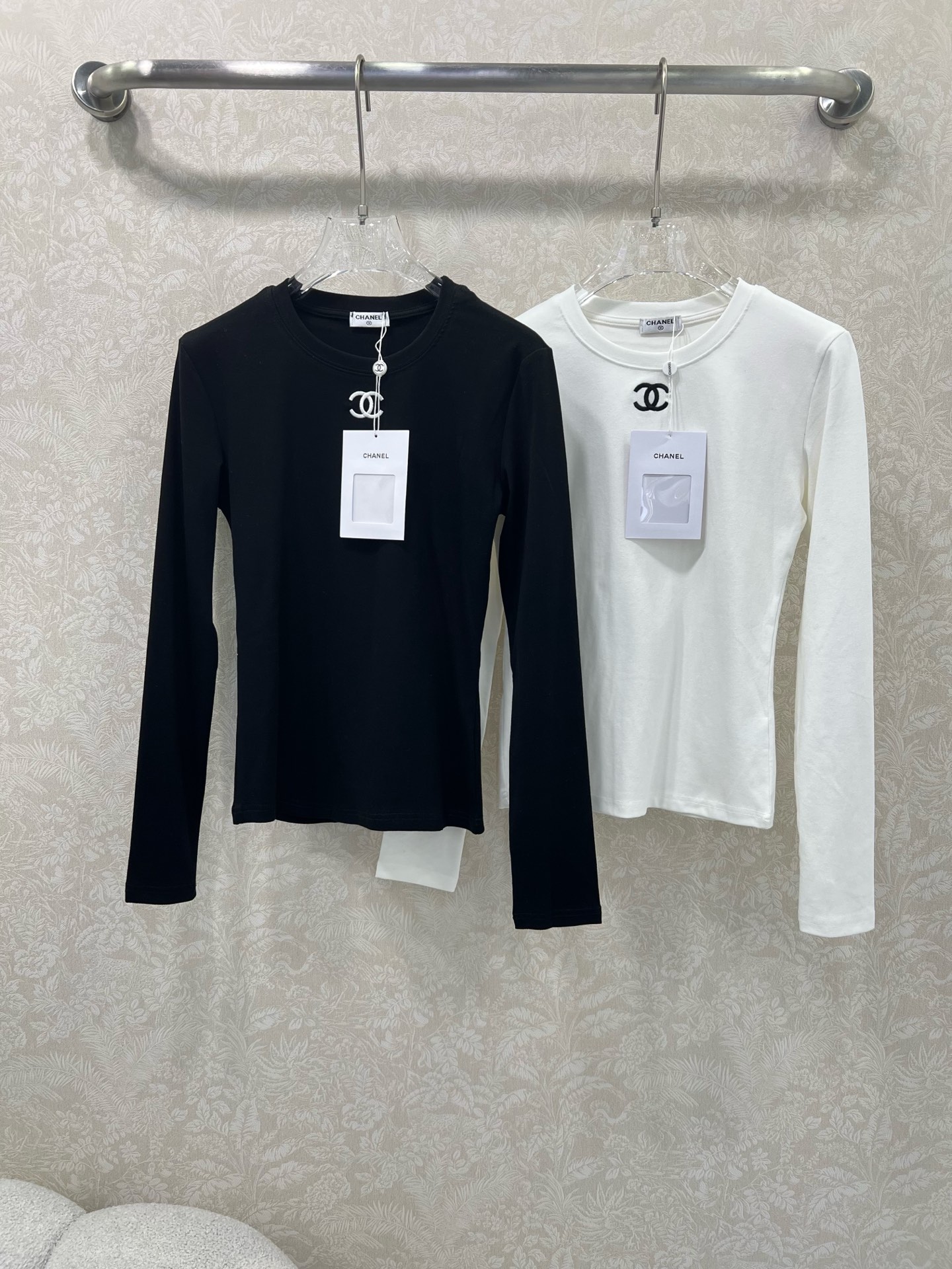 🔥🔥chan*l 25新款新款长袖打底上衣 定制面料质感细腻 穿搭舒适 胸前刺绣logo凸显品牌格调 材