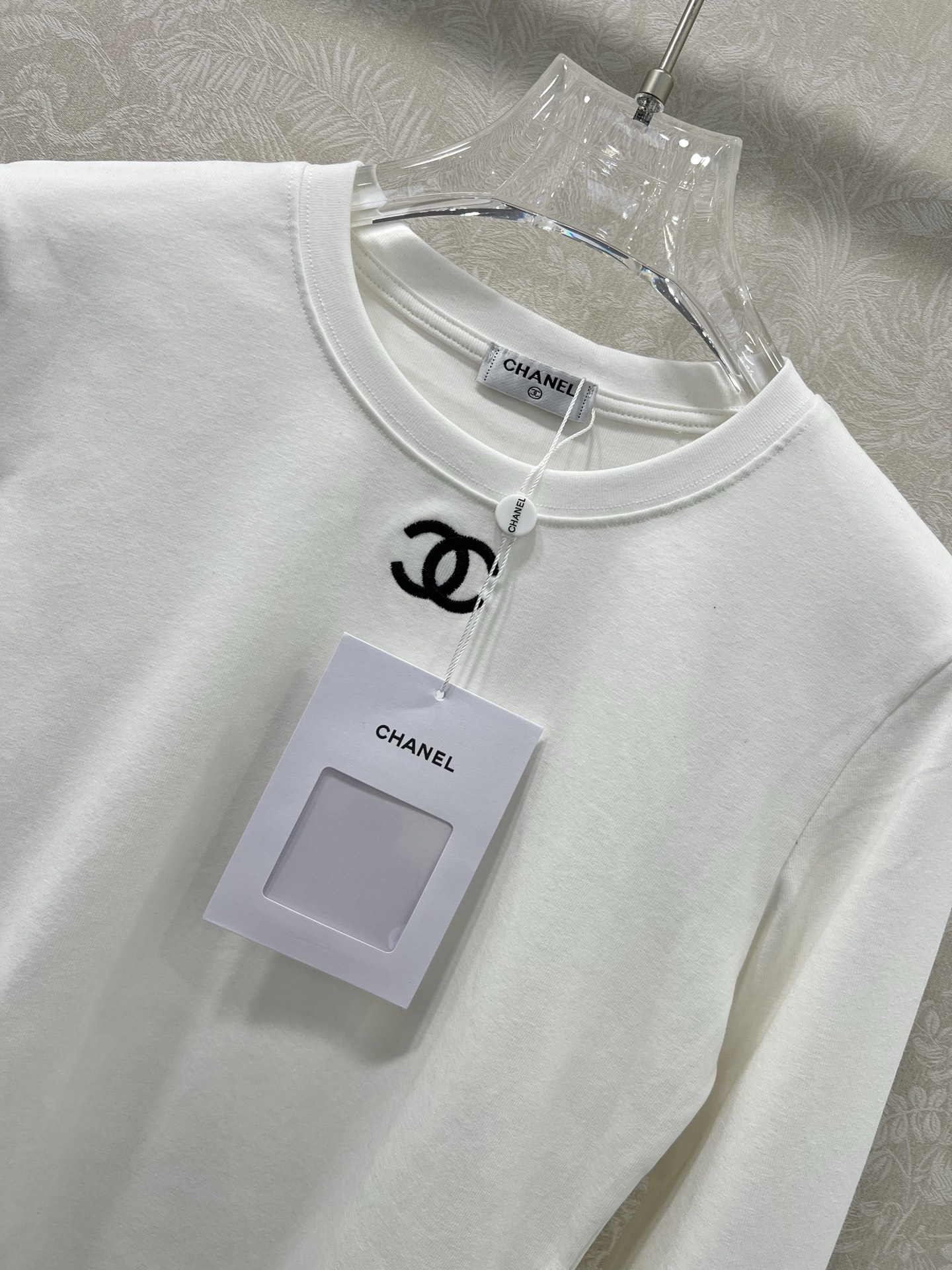 🔥🔥chan*l 25新款新款长袖打底上衣 定制面料质感细腻 穿搭舒适 胸前刺绣logo凸显品牌格调 材