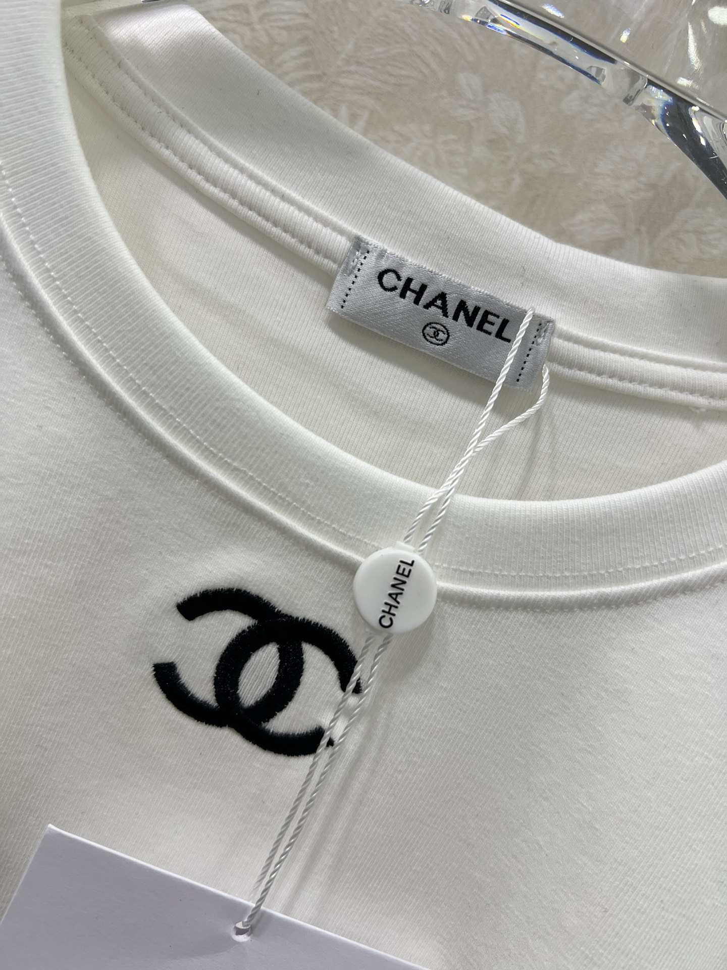 🔥🔥chan*l 25新款新款长袖打底上衣 定制面料质感细腻 穿搭舒适 胸前刺绣logo凸显品牌格调 材