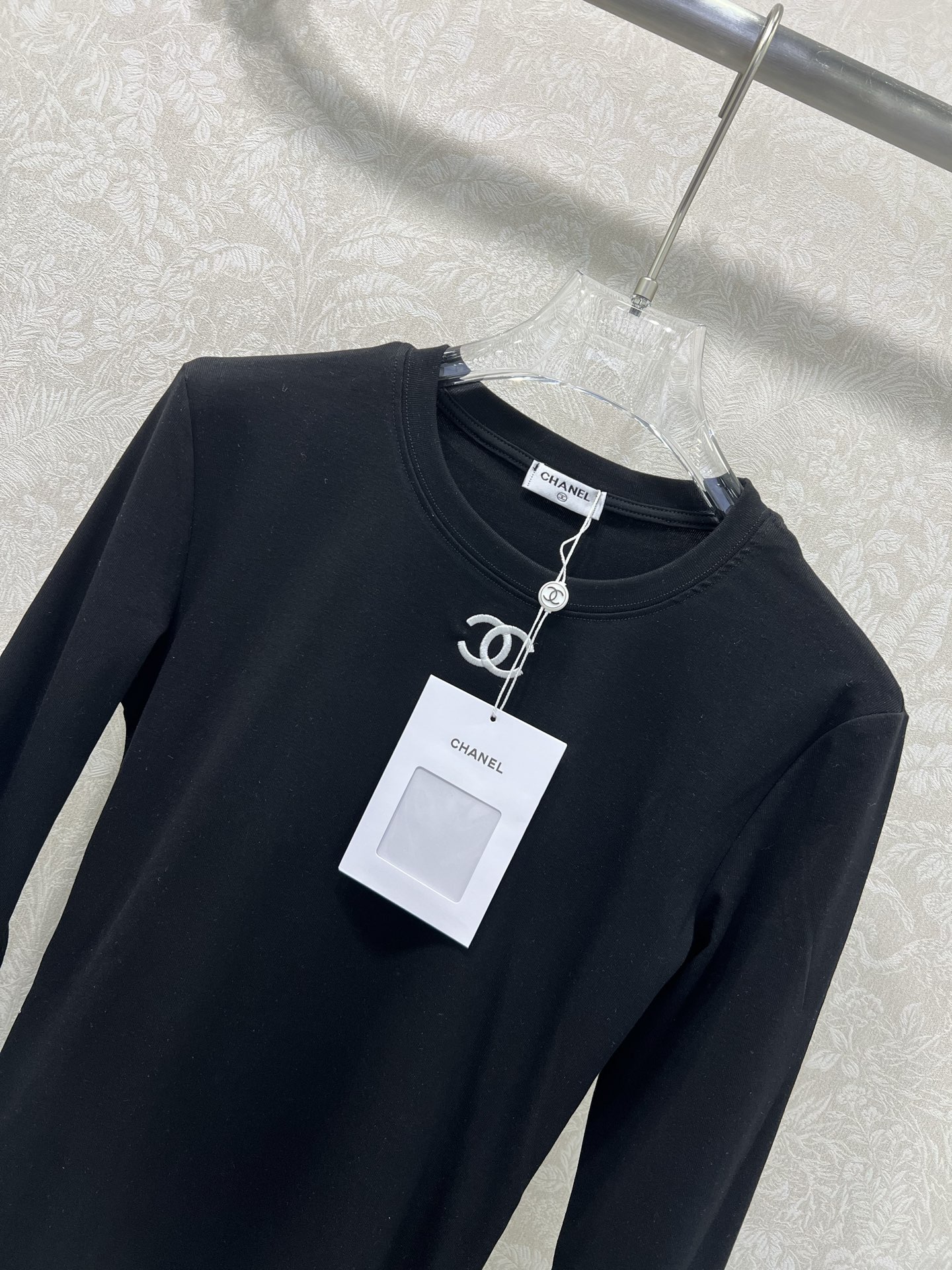 🔥🔥chan*l 25新款新款长袖打底上衣 定制面料质感细腻 穿搭舒适 胸前刺绣logo凸显品牌格调 材