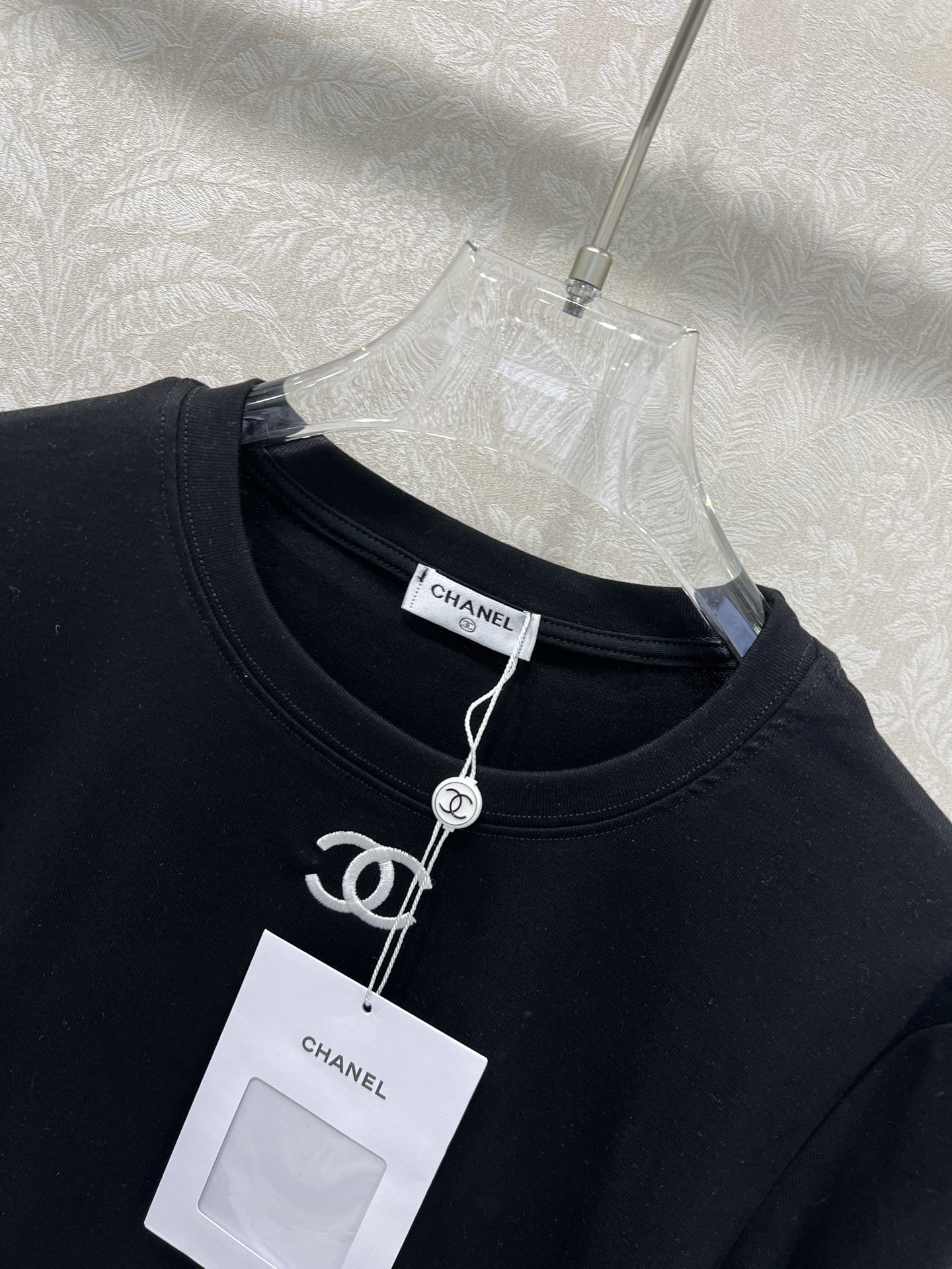 🔥🔥chan*l 25新款新款长袖打底上衣 定制面料质感细腻 穿搭舒适 胸前刺绣logo凸显品牌格调 材