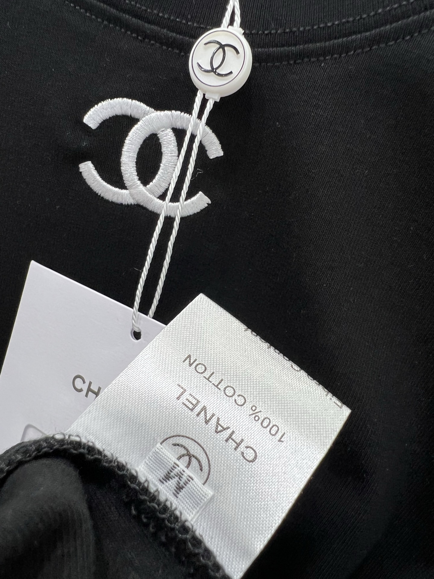 🔥🔥chan*l 25新款新款长袖打底上衣 定制面料质感细腻 穿搭舒适 胸前刺绣logo凸显品牌格调 材