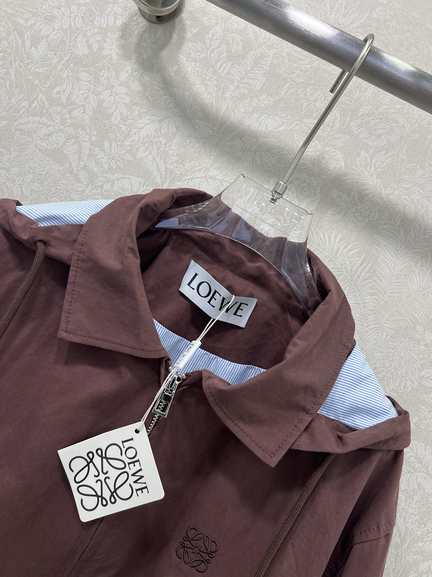 🔥🔥Loew*25早秋新款 假两件拼接连帽风衣外套 口袋抽绳 可拆卸连帽设计青春减龄 经典徽标刺绣点缀 