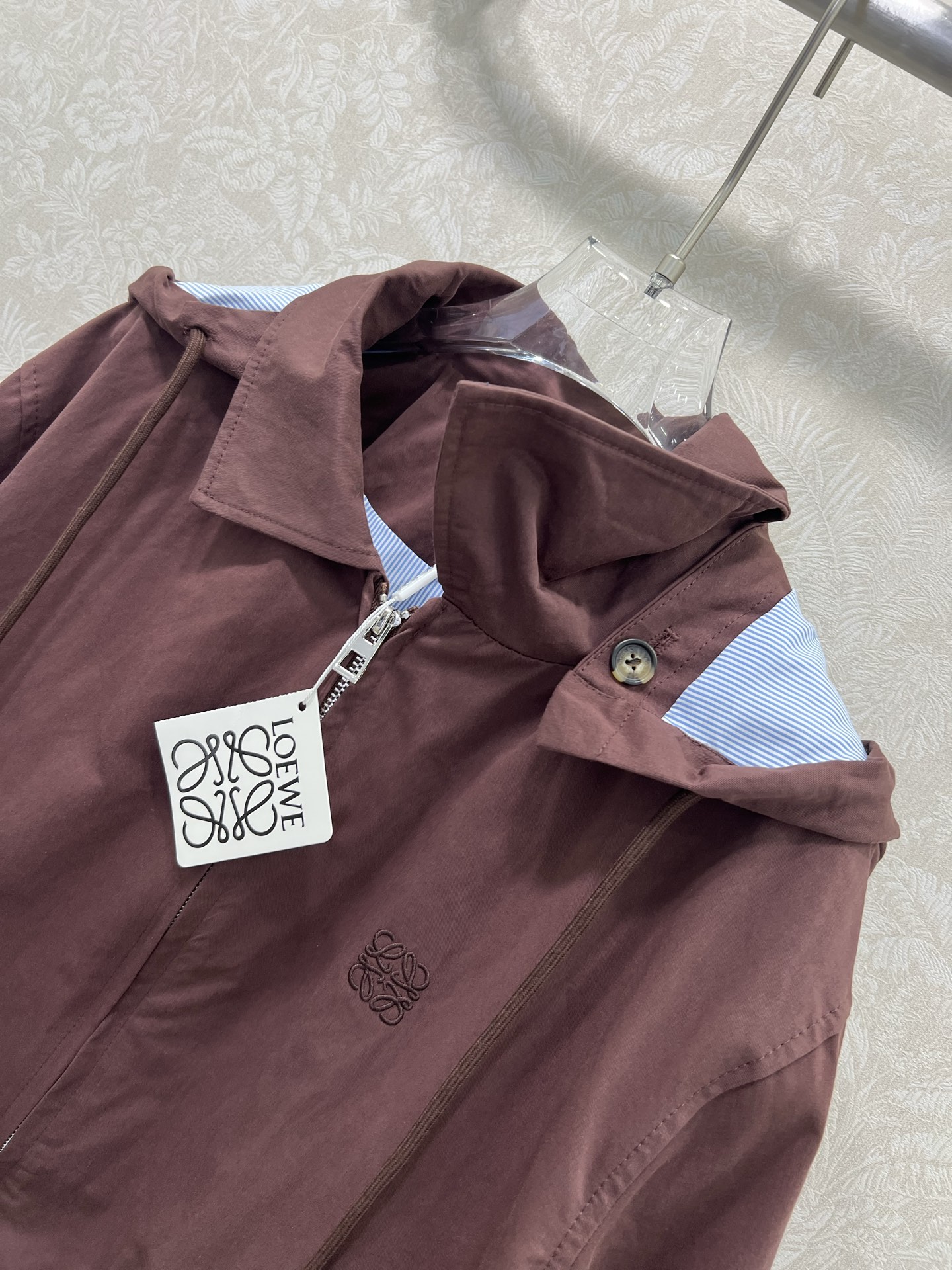 🔥🔥Loew*25早秋新款 假两件拼接连帽风衣外套 口袋抽绳 可拆卸连帽设计青春减龄 经典徽标刺绣点缀 