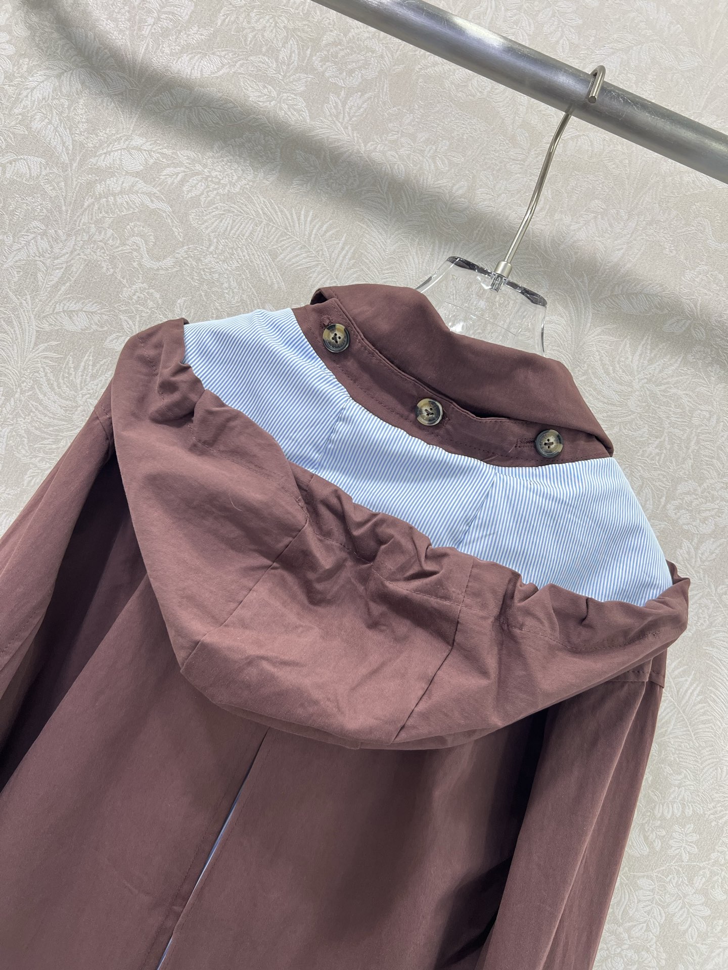 🔥🔥Loew*25早秋新款 假两件拼接连帽风衣外套 口袋抽绳 可拆卸连帽设计青春减龄 经典徽标刺绣点缀 