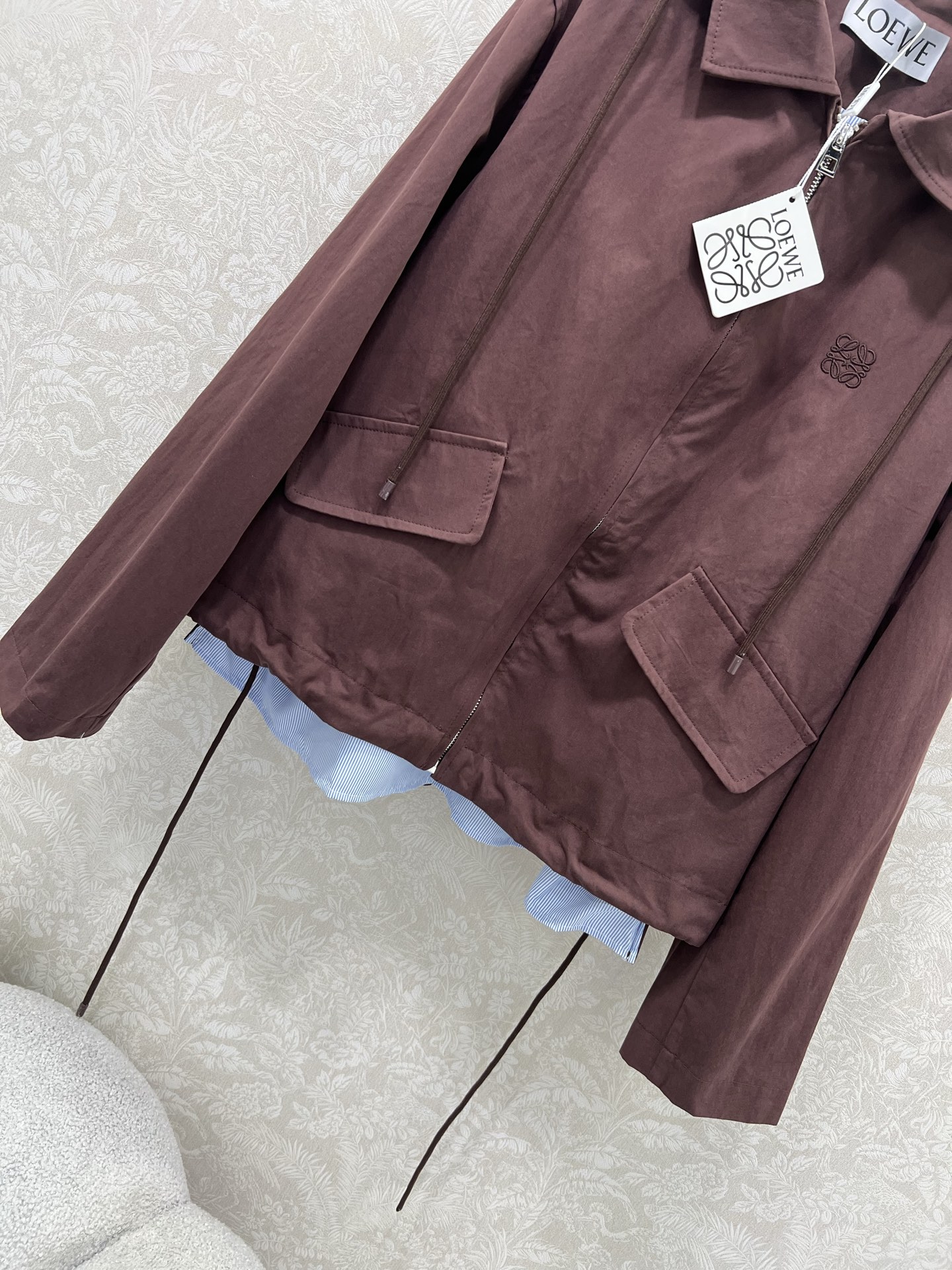 🔥🔥Loew*25早秋新款 假两件拼接连帽风衣外套 口袋抽绳 可拆卸连帽设计青春减龄 经典徽标刺绣点缀 