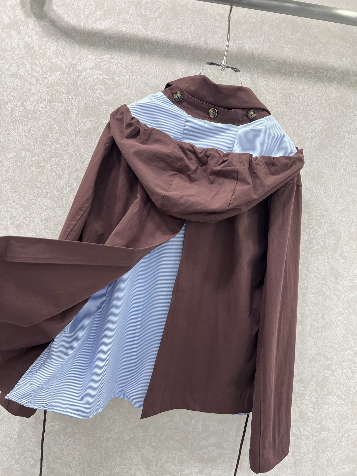 🔥🔥Loew*25早秋新款 假两件拼接连帽风衣外套 口袋抽绳 可拆卸连帽设计青春减龄 经典徽标刺绣点缀 