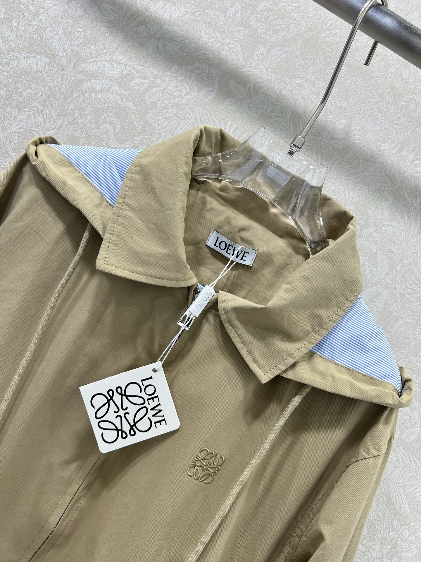 🔥🔥Loew*25早秋新款 假两件拼接连帽风衣外套 口袋抽绳 可拆卸连帽设计青春减龄 经典徽标刺绣点缀 