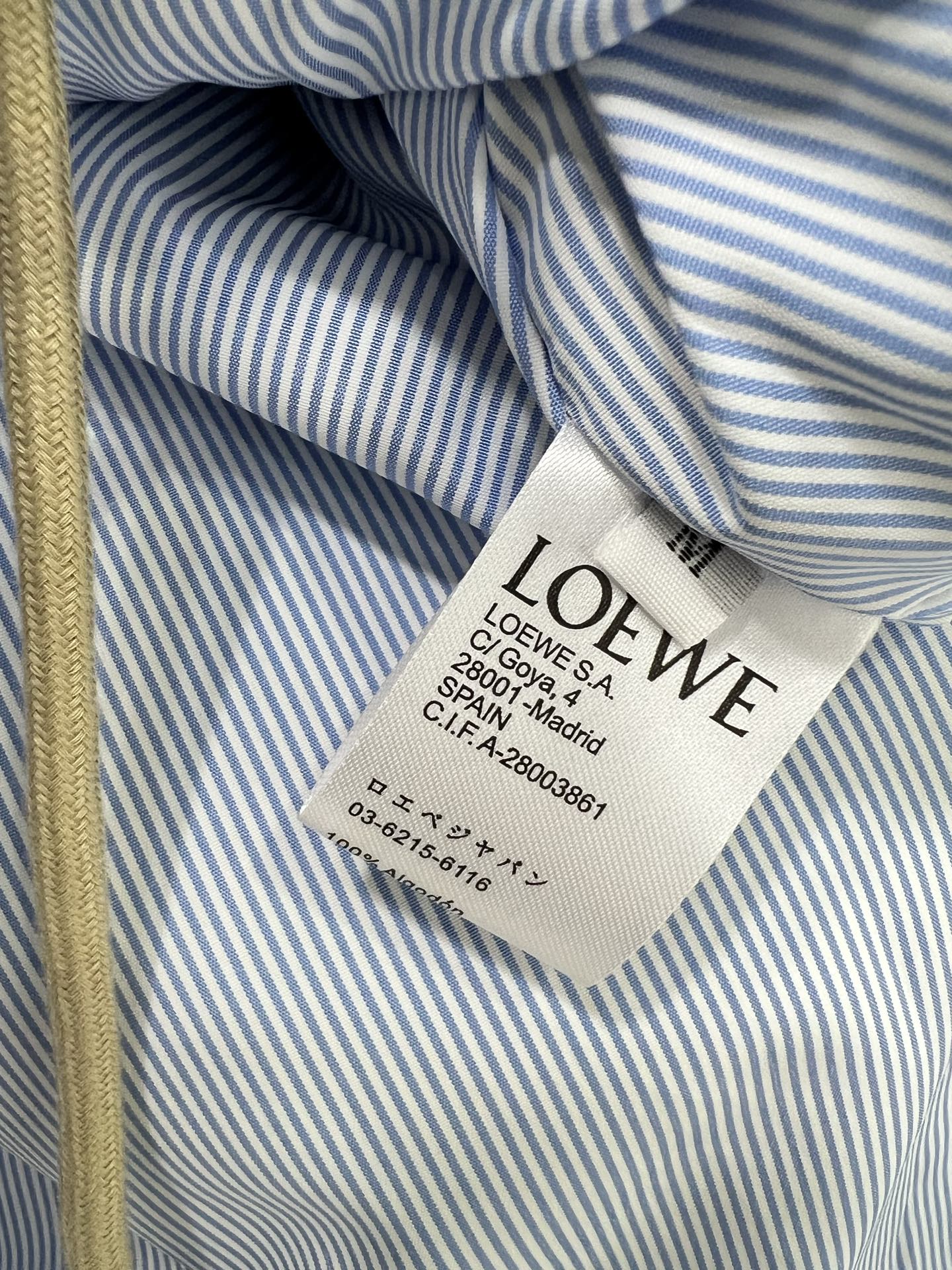 🔥🔥Loew*25早秋新款 假两件拼接连帽风衣外套 口袋抽绳 可拆卸连帽设计青春减龄 经典徽标刺绣点缀 