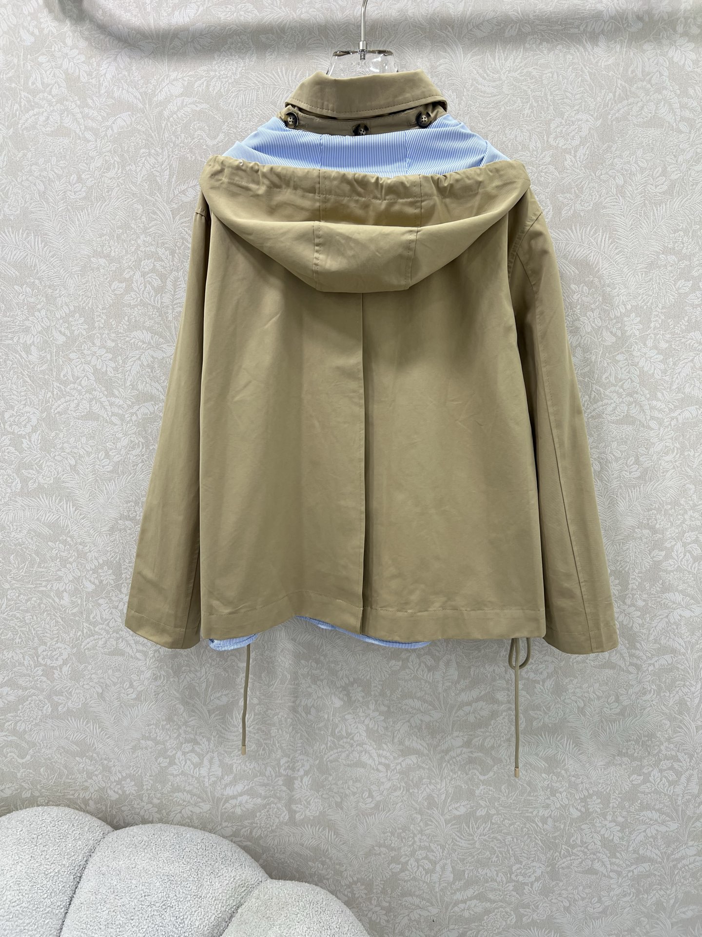 🔥🔥Loew*25早秋新款 假两件拼接连帽风衣外套 口袋抽绳 可拆卸连帽设计青春减龄 经典徽标刺绣点缀 