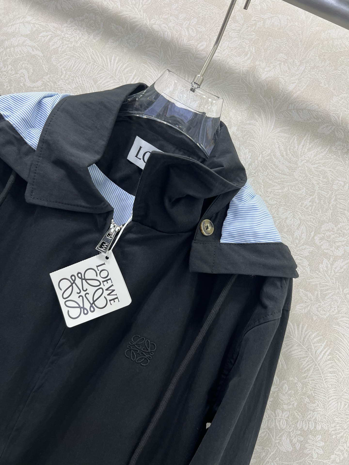 🔥🔥Loew*25早秋新款 假两件拼接连帽风衣外套 口袋抽绳 可拆卸连帽设计青春减龄 经典徽标刺绣点缀 