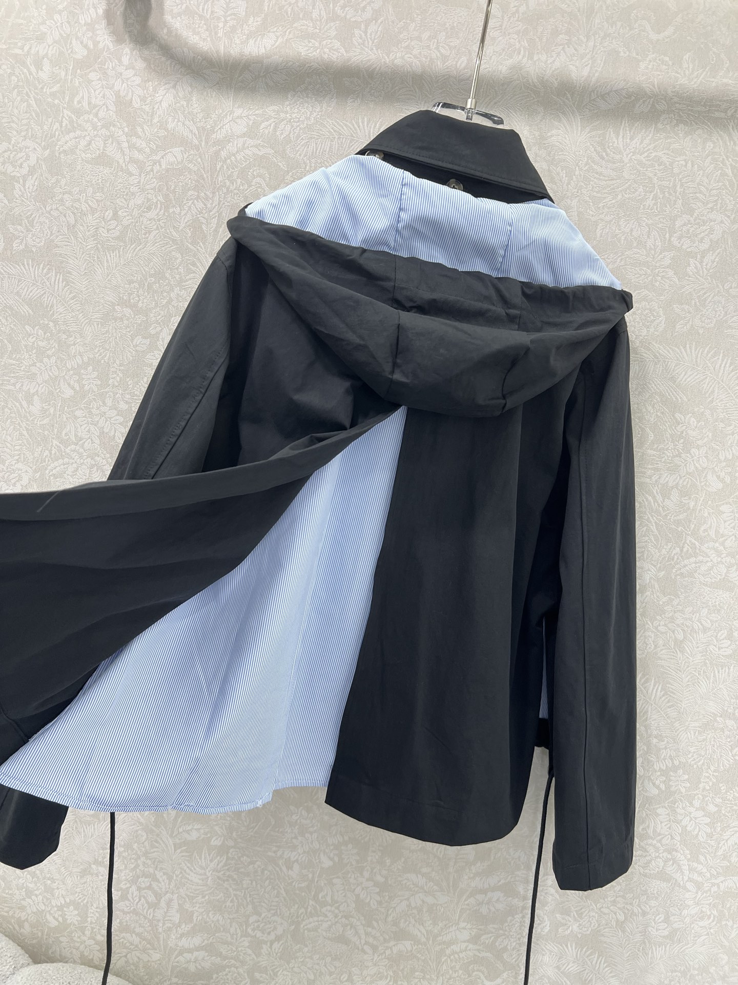 🔥🔥Loew*25早秋新款 假两件拼接连帽风衣外套 口袋抽绳 可拆卸连帽设计青春减龄 经典徽标刺绣点缀 