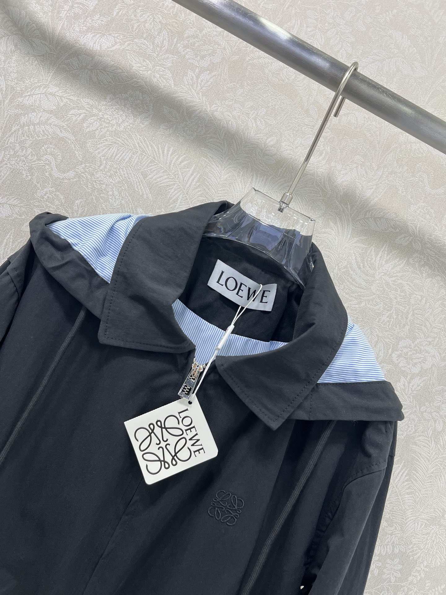 🔥🔥Loew*25早秋新款 假两件拼接连帽风衣外套 口袋抽绳 可拆卸连帽设计青春减龄 经典徽标刺绣点缀 