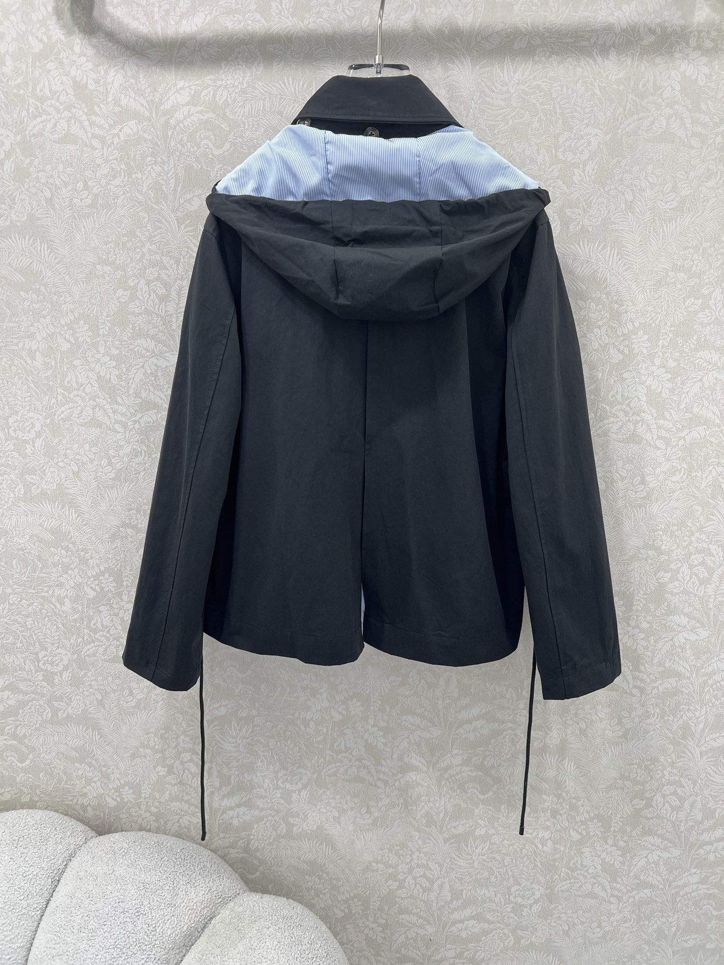 🔥🔥Loew*25早秋新款 假两件拼接连帽风衣外套 口袋抽绳 可拆卸连帽设计青春减龄 经典徽标刺绣点缀 