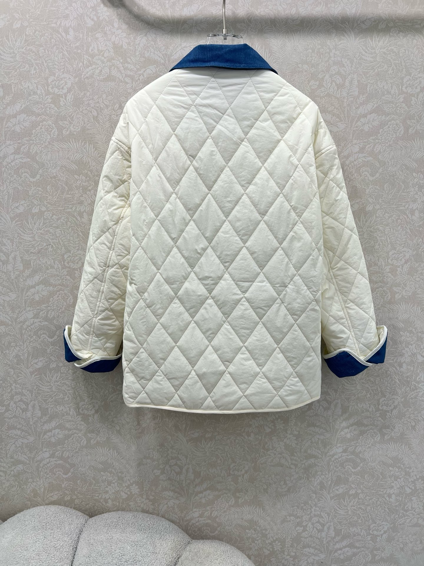 🔥🔥Loew*25早秋新款菱格棉衣外套 领口袖口以及口袋拼接牛仔设计 前大口袋logo经典徽标刺绣点缀 