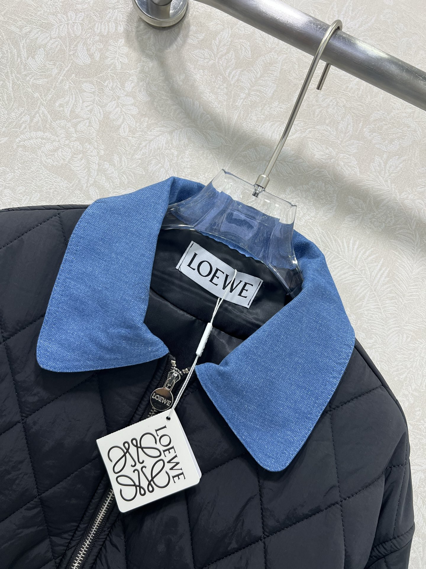 🔥🔥Loew*25早秋新款菱格棉衣外套 领口袖口以及口袋拼接牛仔设计 前大口袋logo经典徽标刺绣点缀 