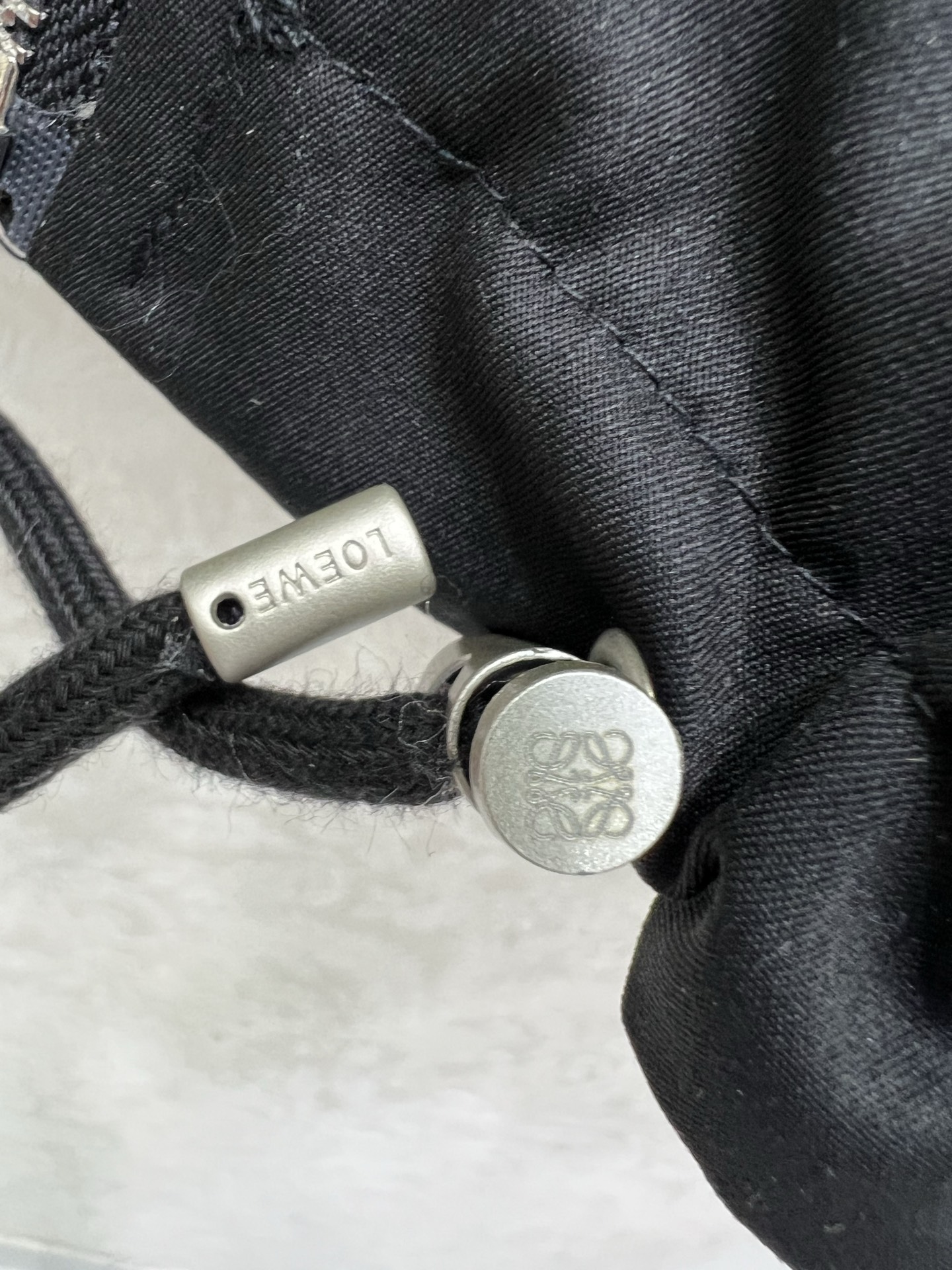 🔥🔥Loew*25早秋新款新款风衣短款棉服翻领外套胸前刺绣logo点缀 下摆抽绳设计 非常有特色的设计 