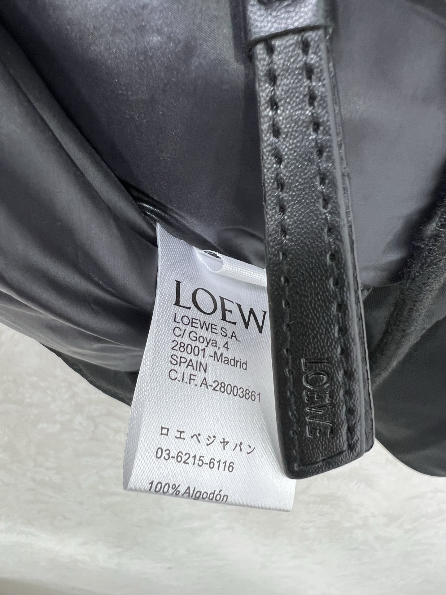 🔥🔥Loew*25早秋新款新款风衣短款棉服翻领外套胸前刺绣logo点缀 下摆抽绳设计 非常有特色的设计 