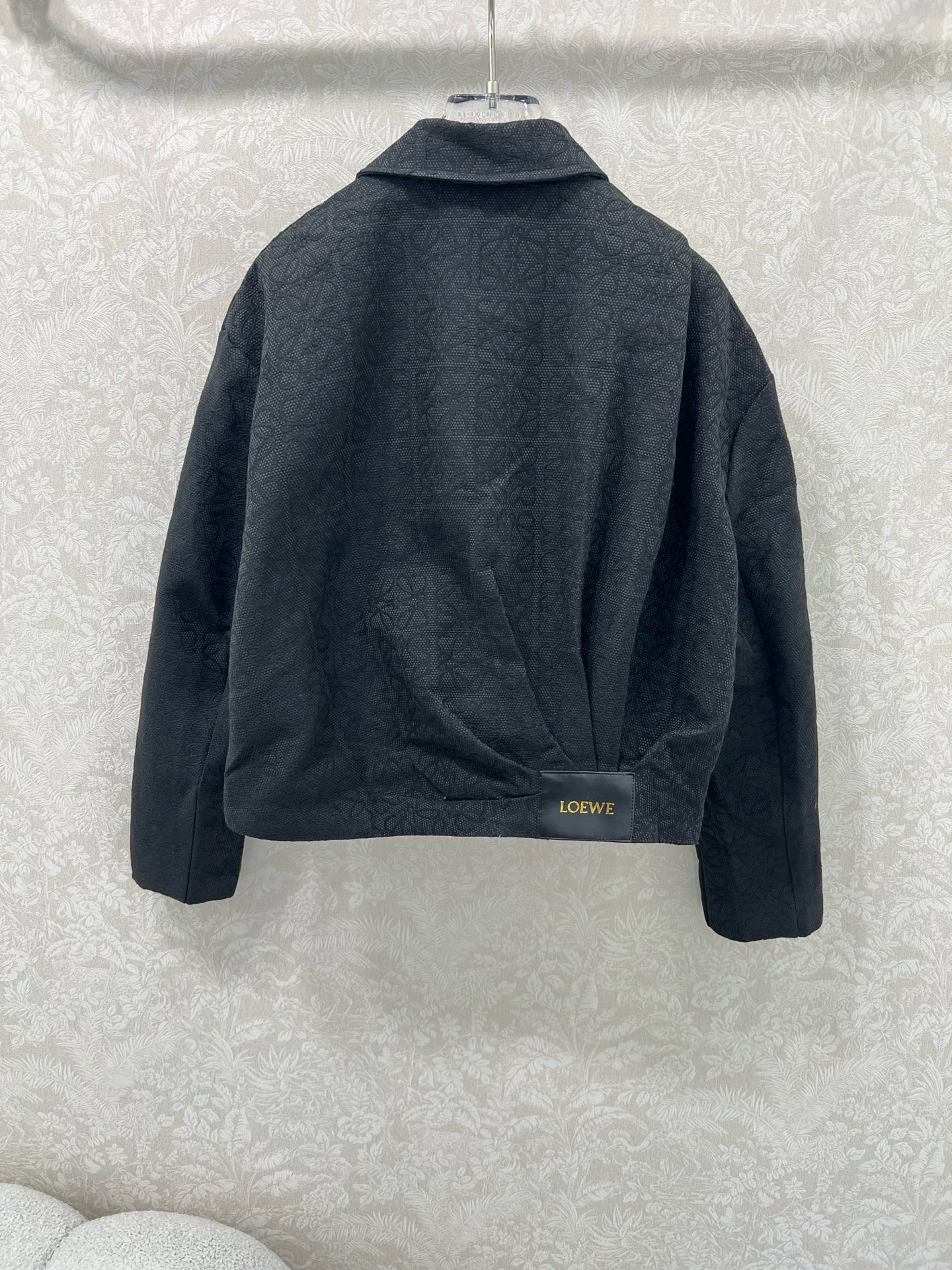 🔥🔥LOEW*25新款褶皱提花夹克外套 翻领拉链夹克超有型！整体logo提花今年的新褶皱超级火爆 定制五