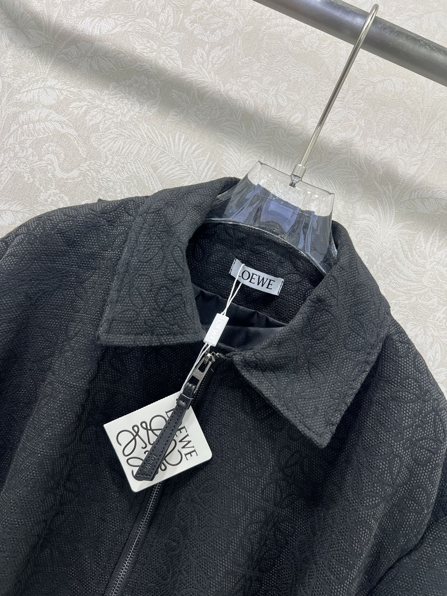 🔥🔥LOEW*25新款褶皱提花夹克外套 翻领拉链夹克超有型！整体logo提花今年的新褶皱超级火爆 定制五