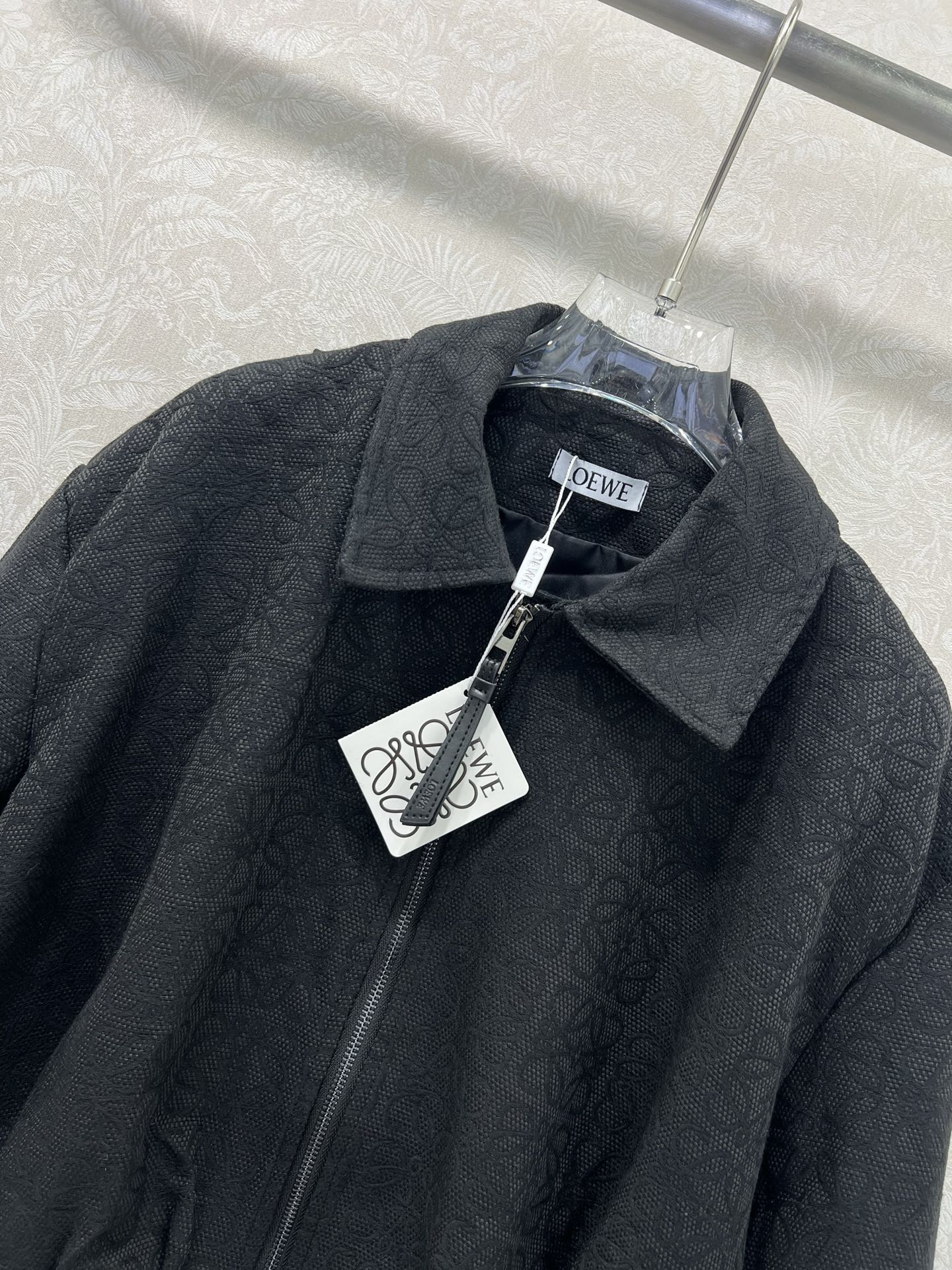 🔥🔥LOEW*25新款褶皱提花夹克外套 翻领拉链夹克超有型！整体logo提花今年的新褶皱超级火爆 定制五