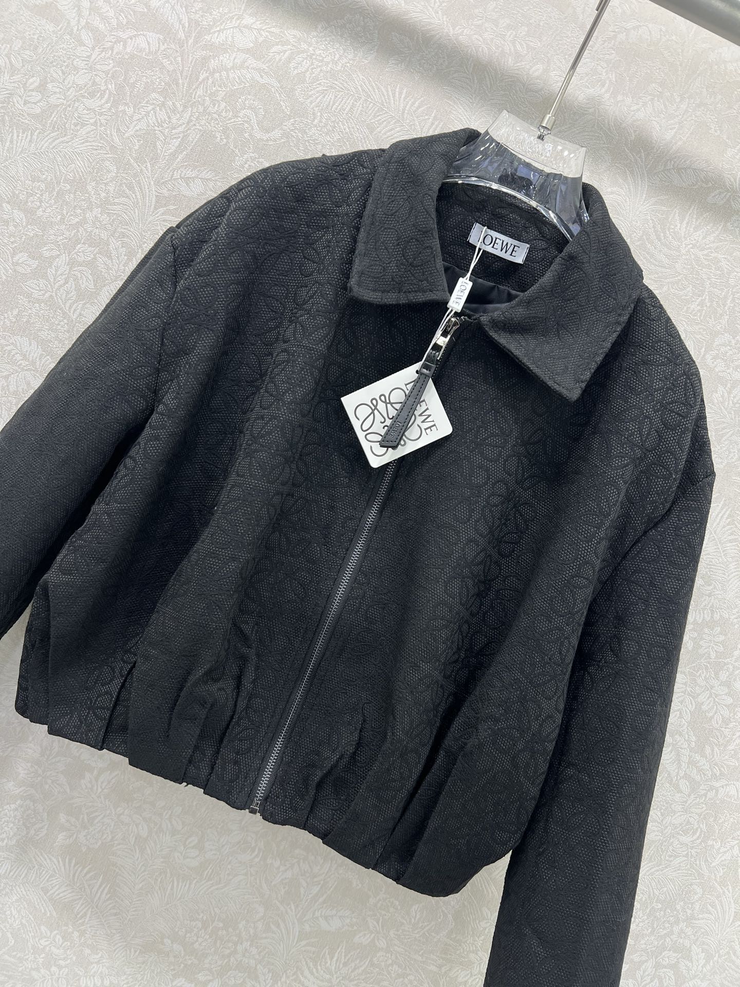 🔥🔥LOEW*25新款褶皱提花夹克外套 翻领拉链夹克超有型！整体logo提花今年的新褶皱超级火爆 定制五