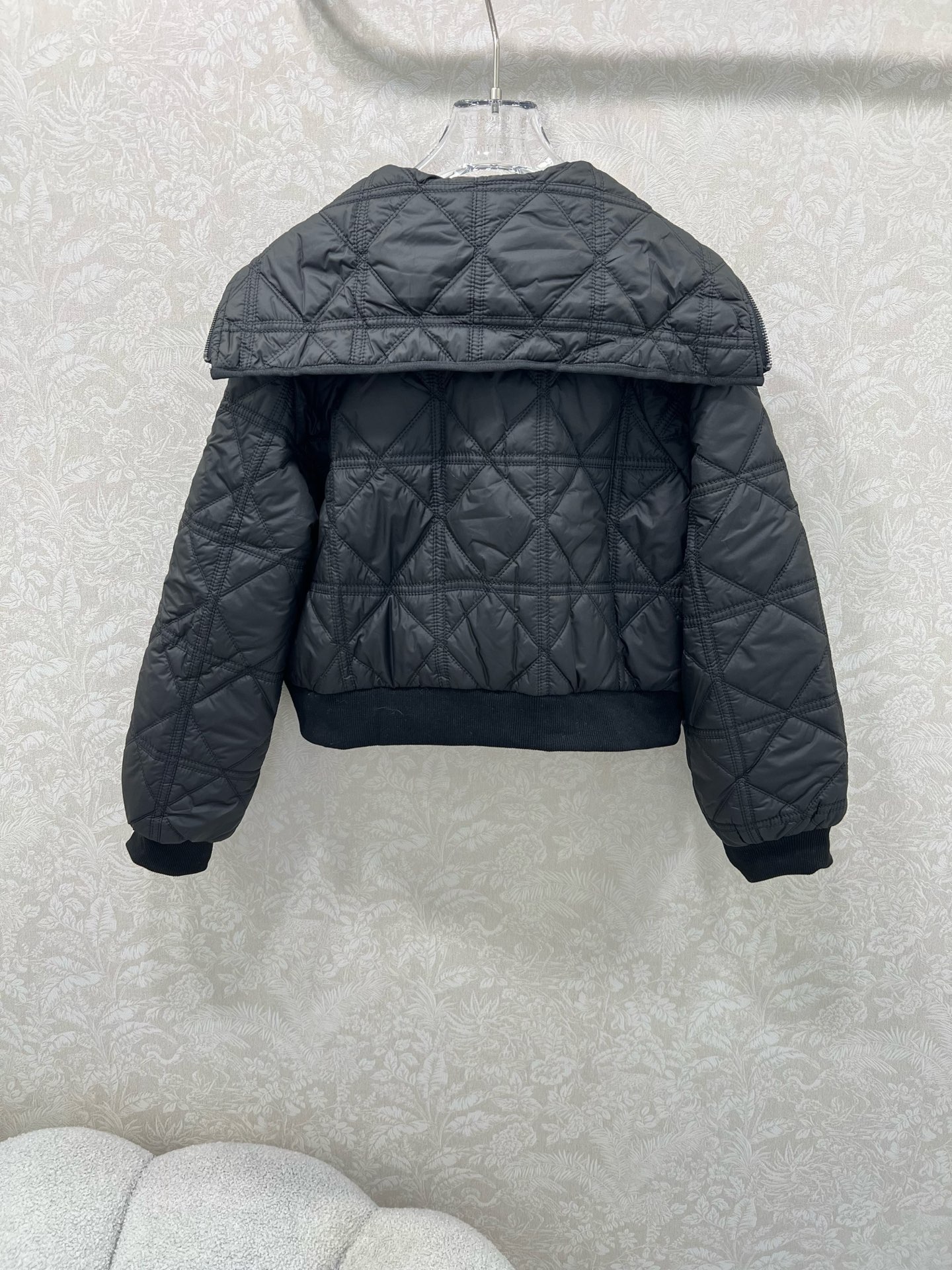 🔥🔥DIO*25新款藤格纹戴妃格夹棉海军领马棉衣外套 两侧口袋💕小蜜蜂刺绣 袖口下摆均以螺纹针织设计 帅