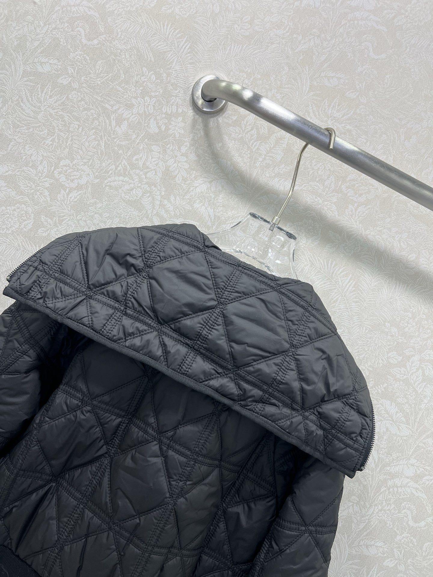 🔥🔥DIO*25新款藤格纹戴妃格夹棉海军领马棉衣外套 两侧口袋💕小蜜蜂刺绣 袖口下摆均以螺纹针织设计 帅