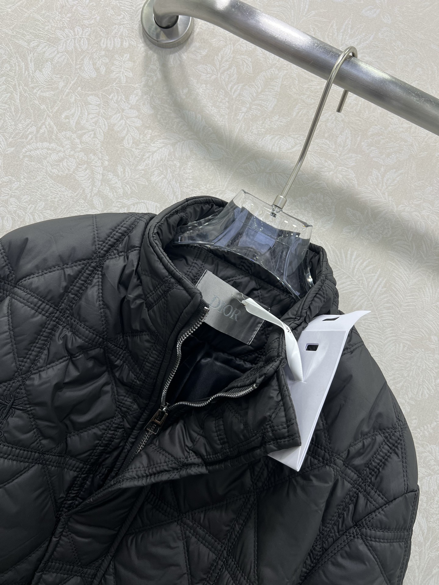 🔥🔥DIO*25新款藤格纹戴妃格夹棉立领腰带棉衣外套 小蜜蜂刺绣 袖口以螺纹针织设计 搭配本布腰带 帅气