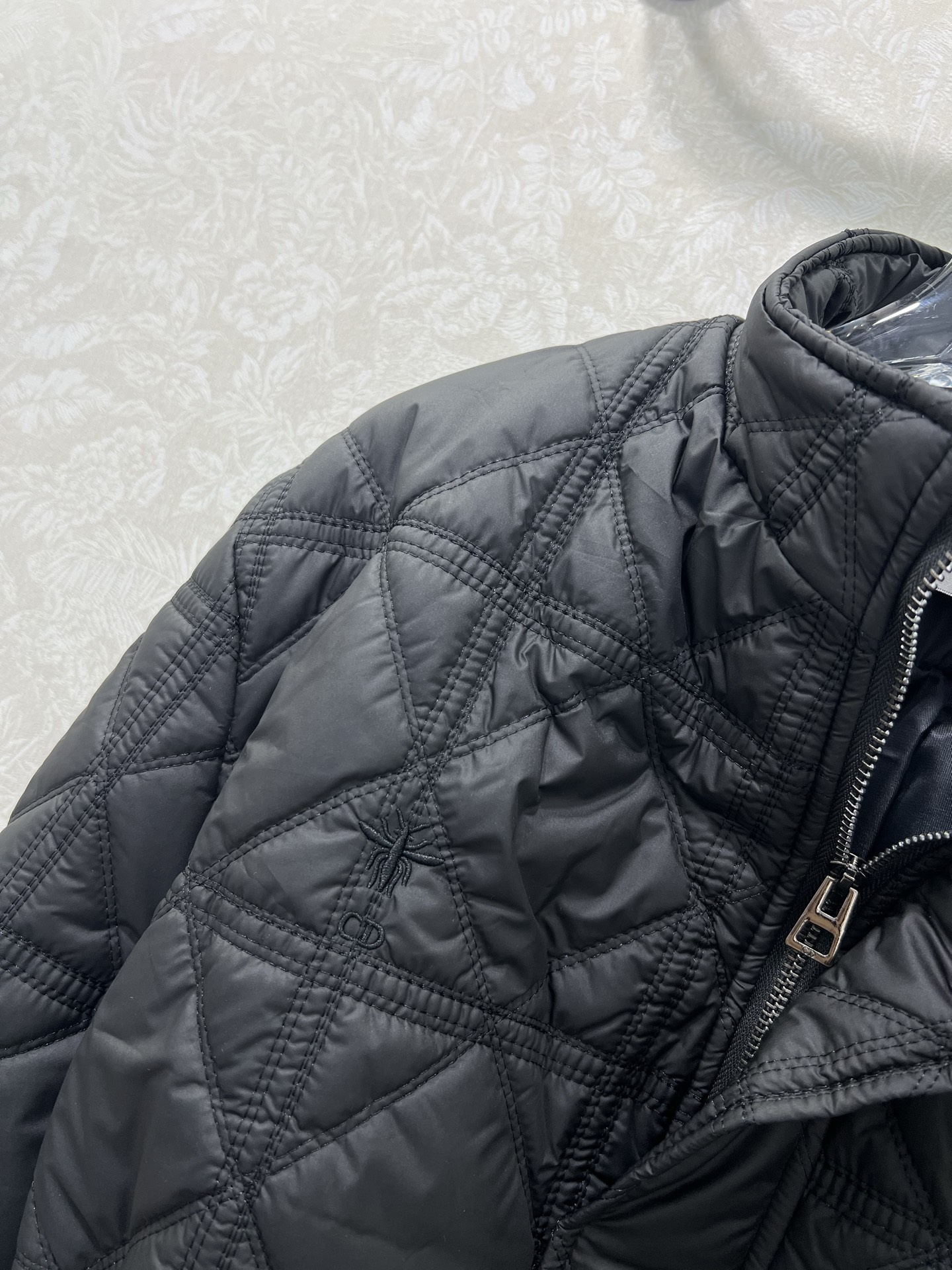 🔥🔥DIO*25新款藤格纹戴妃格夹棉立领腰带棉衣外套 小蜜蜂刺绣 袖口以螺纹针织设计 搭配本布腰带 帅气