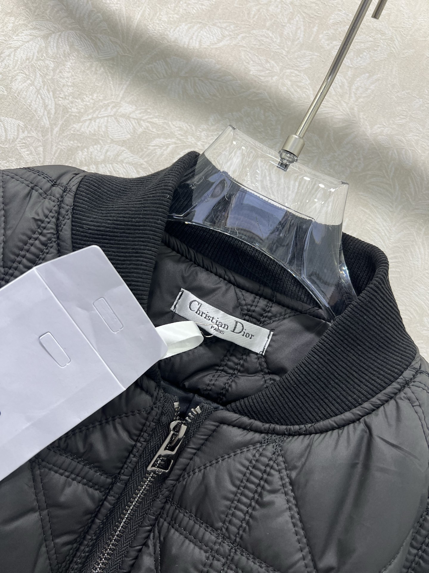 🔥🔥DIO*25新款藤格纹戴妃格夹棉棒球款棉衣外套 两侧口袋💕小蜜蜂刺绣 袖口下摆均以螺纹针织设计 帅气