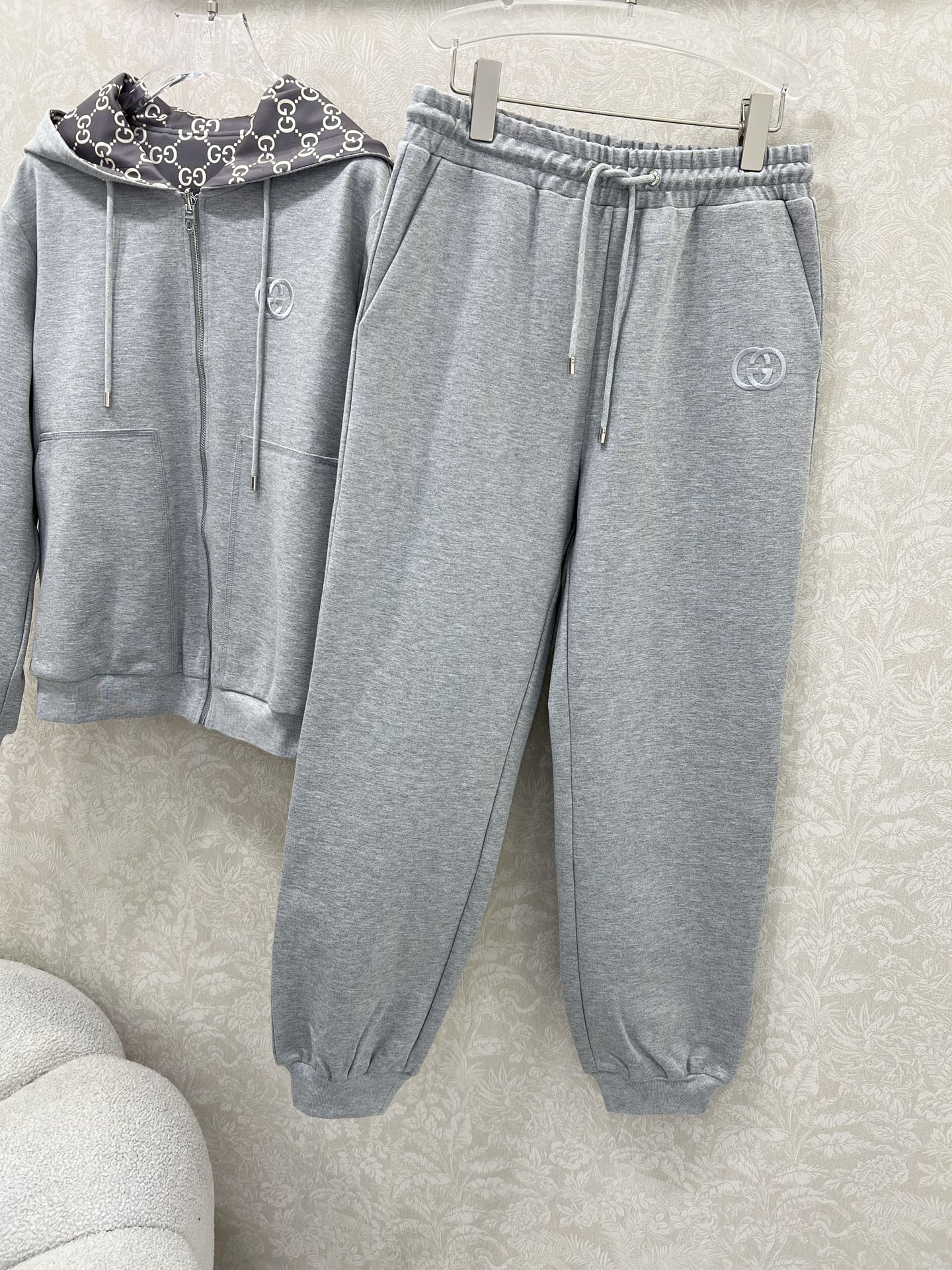 🔥🔥 Gucc* 25新款套装 双面连帽拉链外套➕小直筒长裤的组合 定制拉链头 内里双g老花印花 外套双