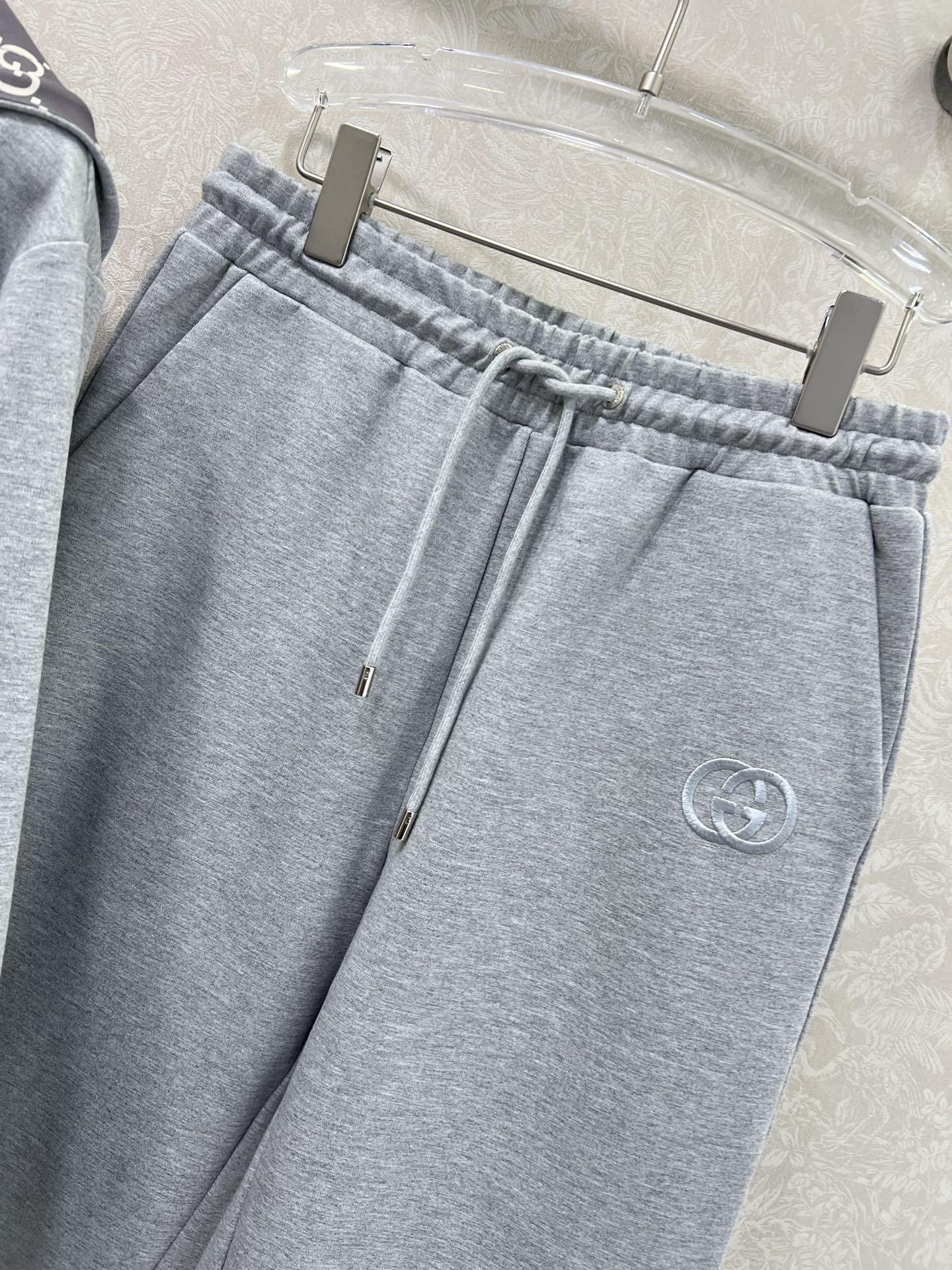 🔥🔥 Gucc* 25新款套装 双面连帽拉链外套➕小直筒长裤的组合 定制拉链头 内里双g老花印花 外套双