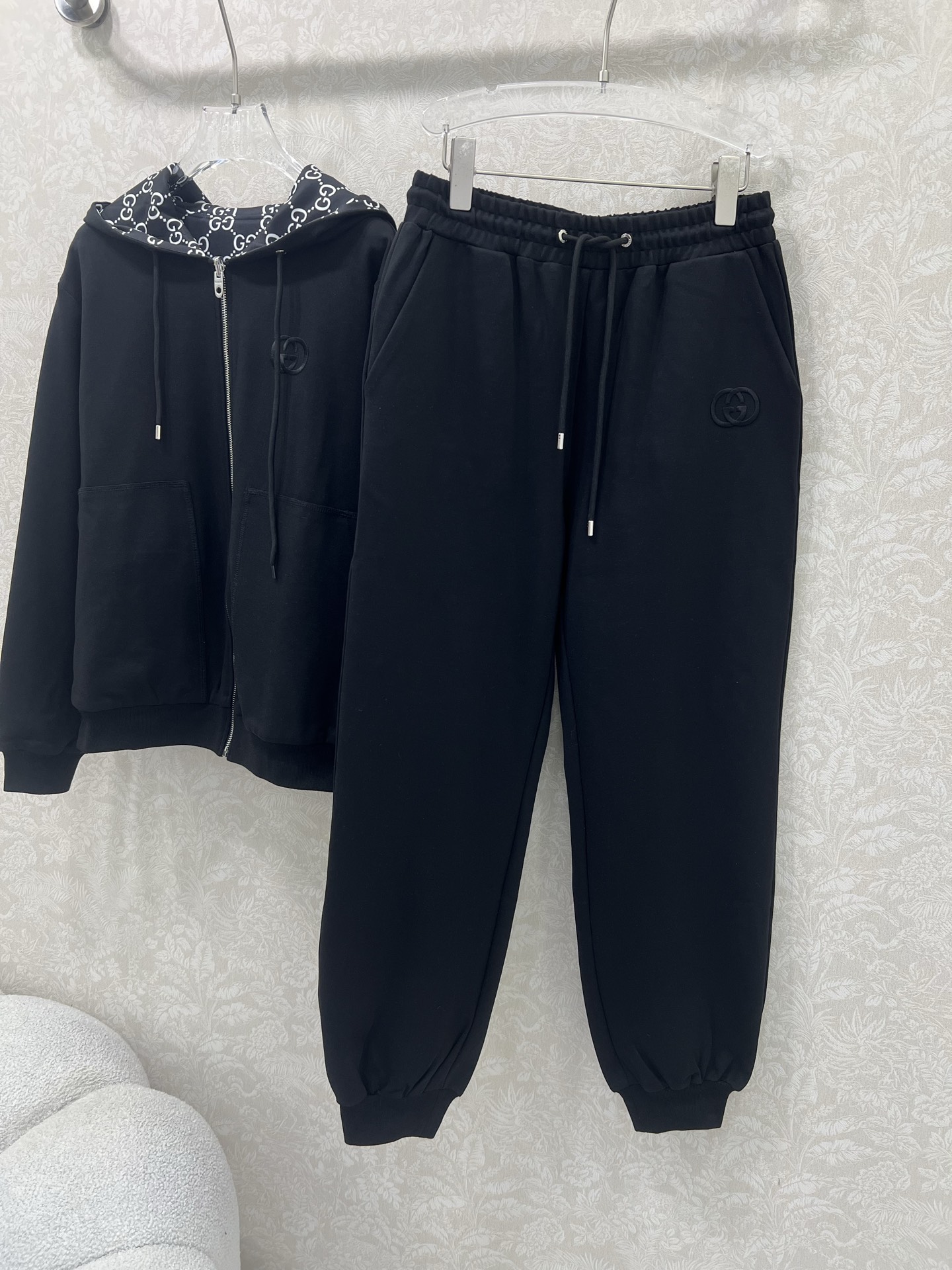 🔥🔥 Gucc* 25新款套装 双面连帽拉链外套➕小直筒长裤的组合 定制拉链头 内里双g老花印花 外套双