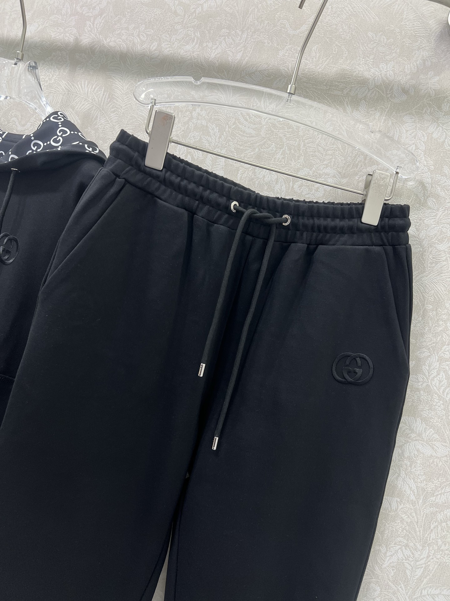 🔥🔥 Gucc* 25新款套装 双面连帽拉链外套➕小直筒长裤的组合 定制拉链头 内里双g老花印花 外套双