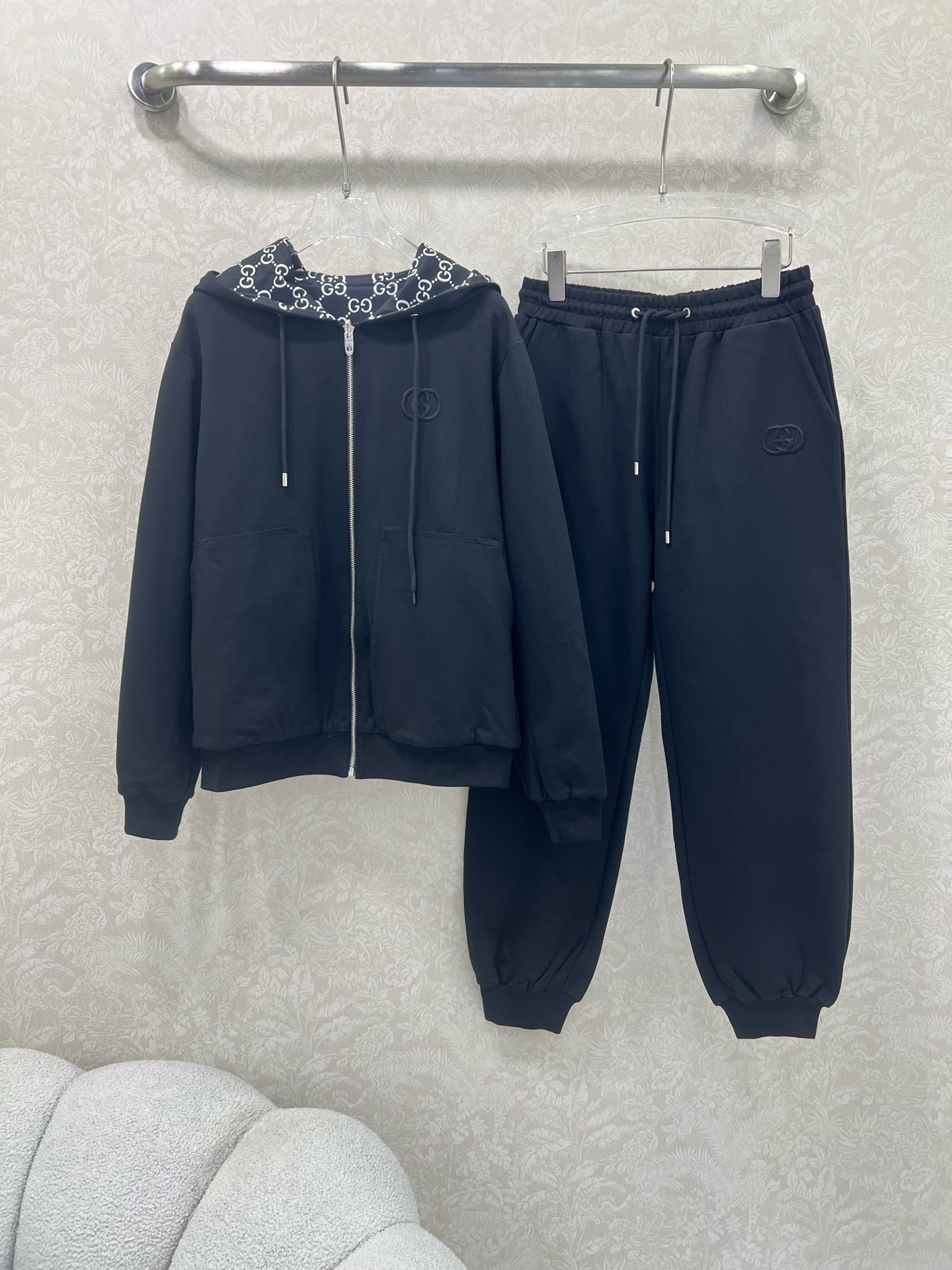 🔥🔥 Gucc* 25新款套装 双面连帽拉链外套➕小直筒长裤的组合 定制拉链头 内里双g老花印花 外套双