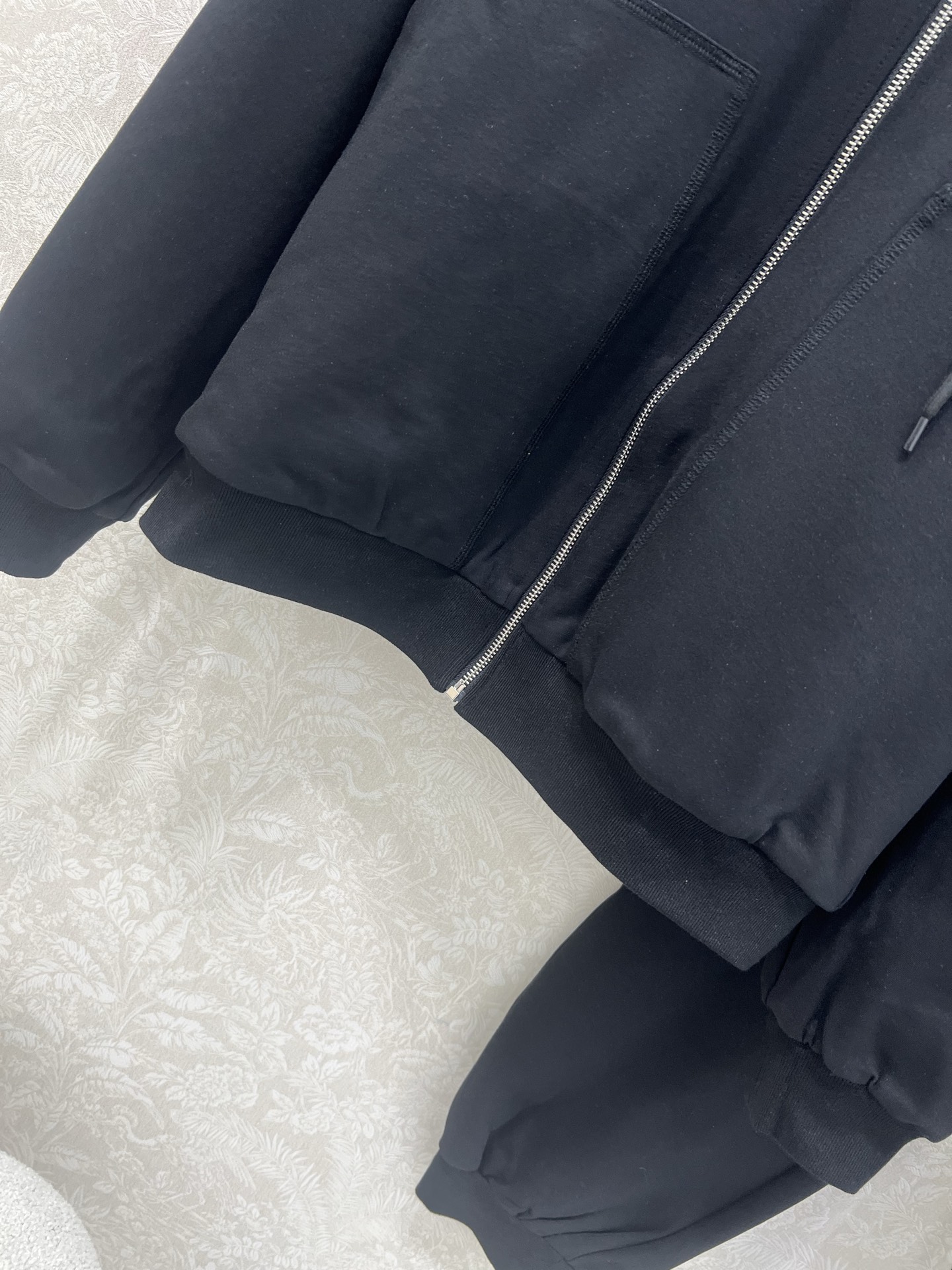 🔥🔥 Gucc* 25新款套装 双面连帽拉链外套➕小直筒长裤的组合 定制拉链头 内里双g老花印花 外套双