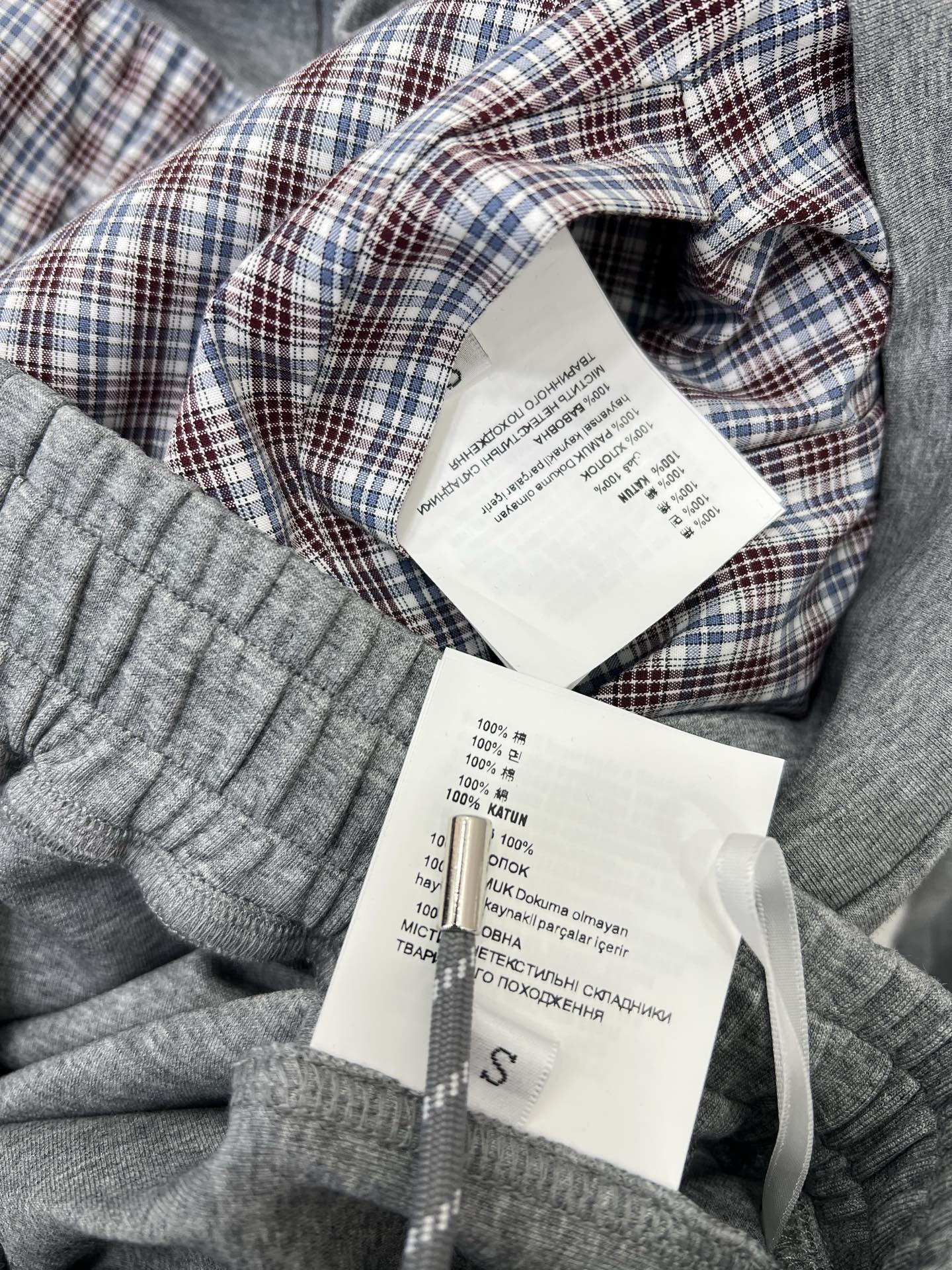 🔥🔥 miumi*25新款套装 双面连帽拉链外套➕束脚长裤的组合 外套miu字母贴标 内里格子面料 外套