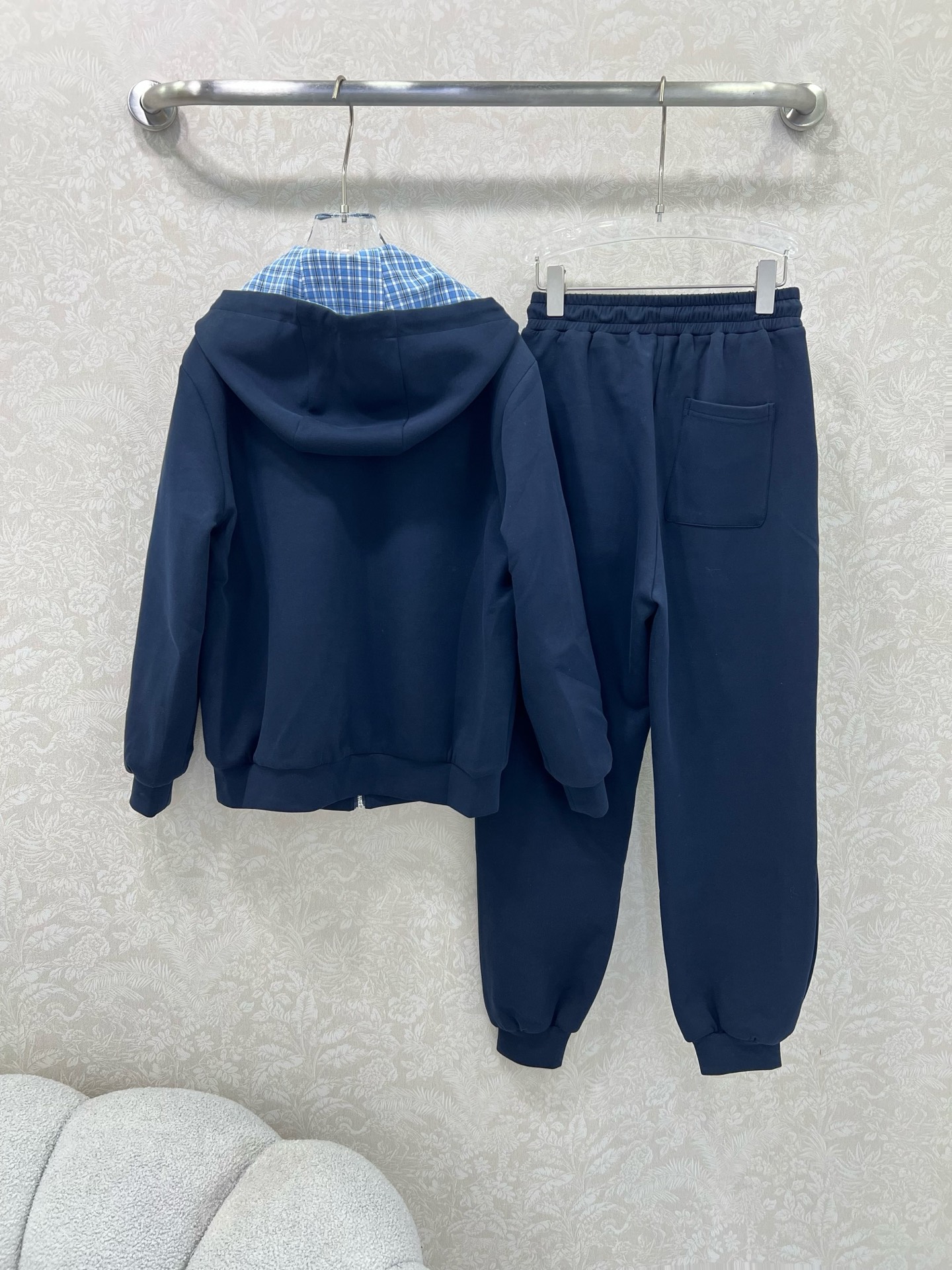 🔥🔥 miumi*25新款套装 双面连帽拉链外套➕束脚长裤的组合 外套miu字母贴标 内里格子面料 外套