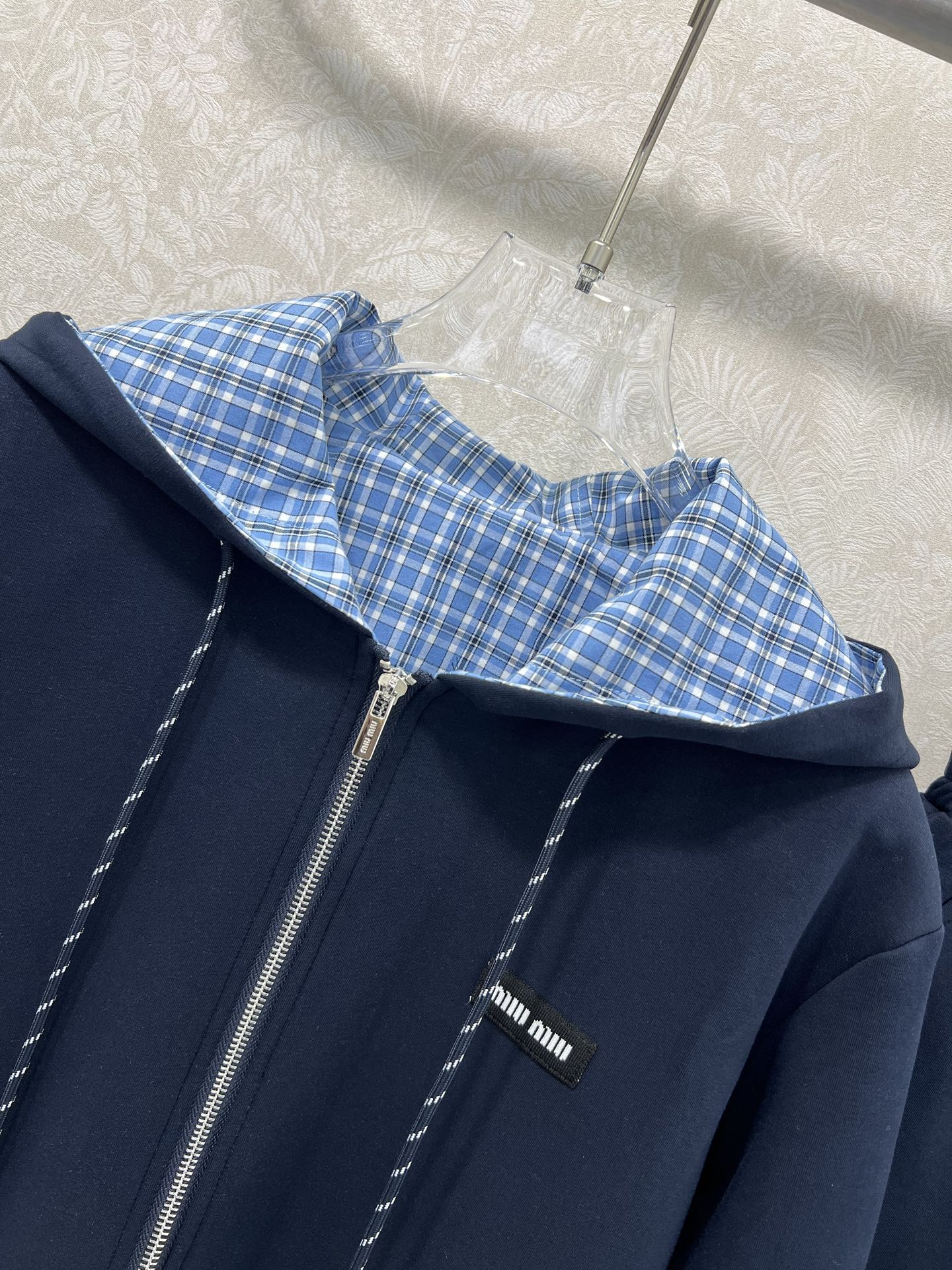 🔥🔥 miumi*25新款套装 双面连帽拉链外套➕束脚长裤的组合 外套miu字母贴标 内里格子面料 外套