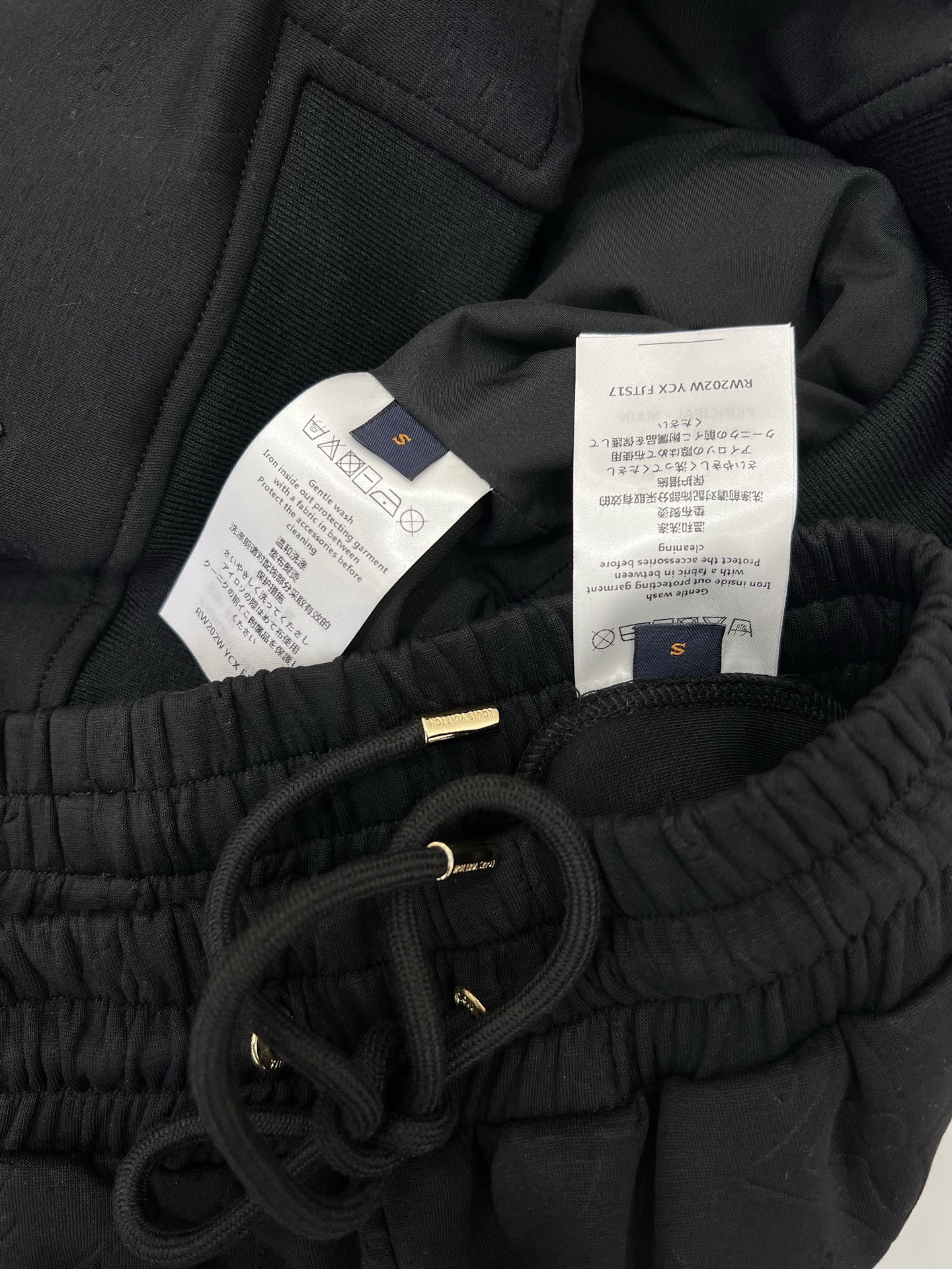 🔥🔥 Louis Vuitt*n25新款套装 连帽拉链外套➕小直筒长裤的组合 定制五金 整体暗纹老花印花