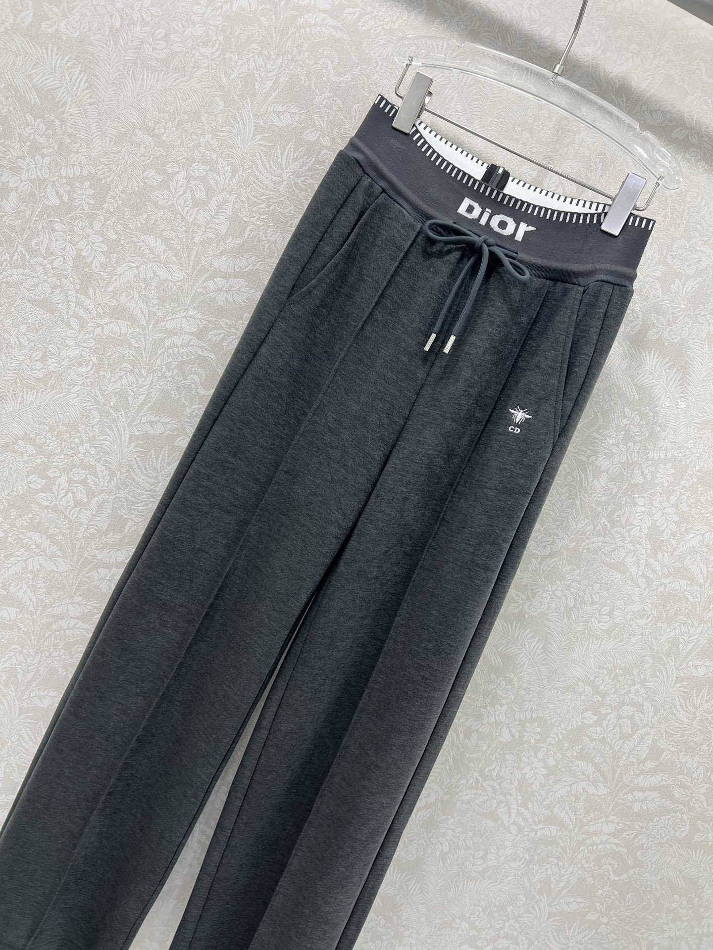 🔥🔥Dio* 25新款腰头字母弹力织带净色阔腿长裤 腰头撞色logo弹力织带 裤身经典皮标装饰 两侧拼条